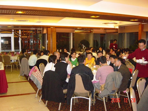 28Dec05 Alumni seminar  dinner 082