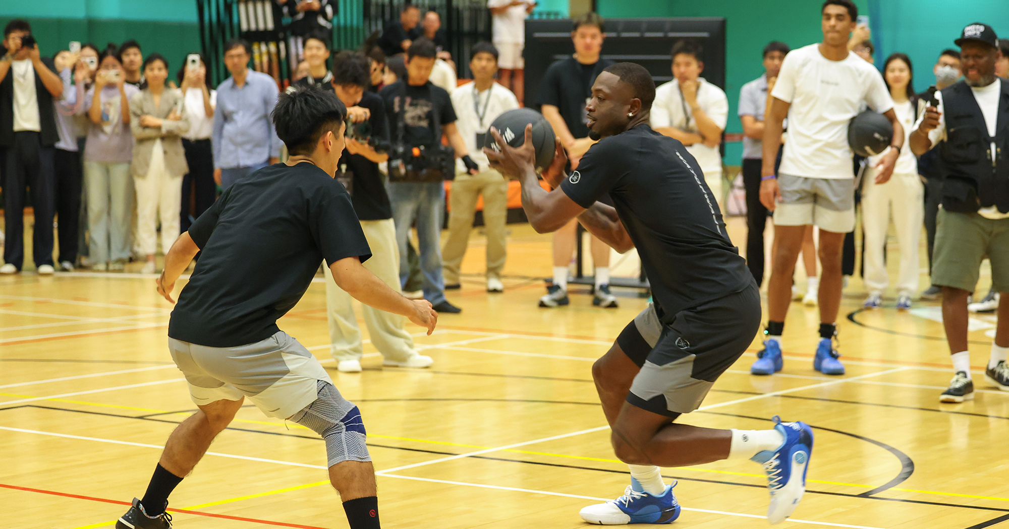 Dwyane Wade takes to the court with members of the PolyU Men’s Basketball Team, breaking down the footwork and biomechanical mechanics behind his signature "Euro-step".