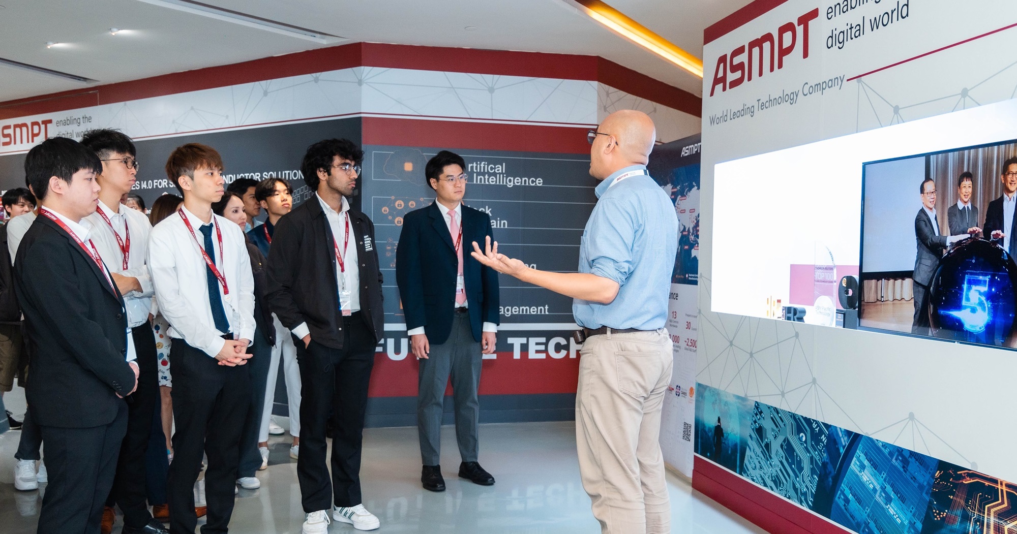 ASMPT arranges an office tour for all participants
