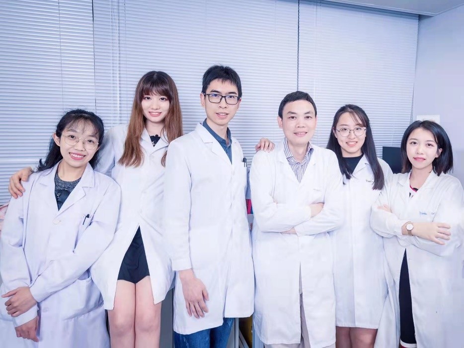 Dr. Youhua Tan (Third from the right) and his research team in their laboratory, Department of Biomedical Engineering