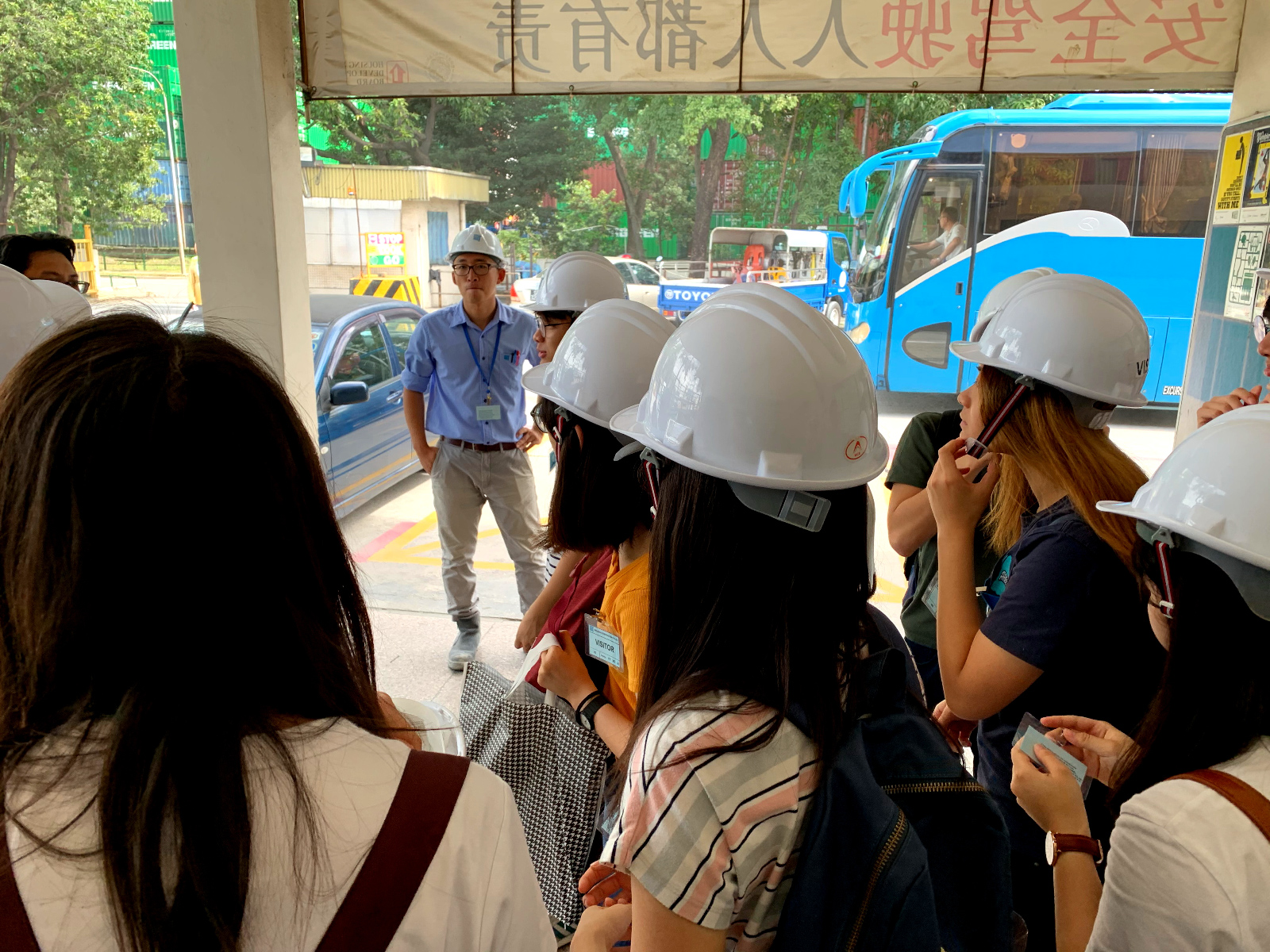 Study Tour to Singapore Surveying Students17