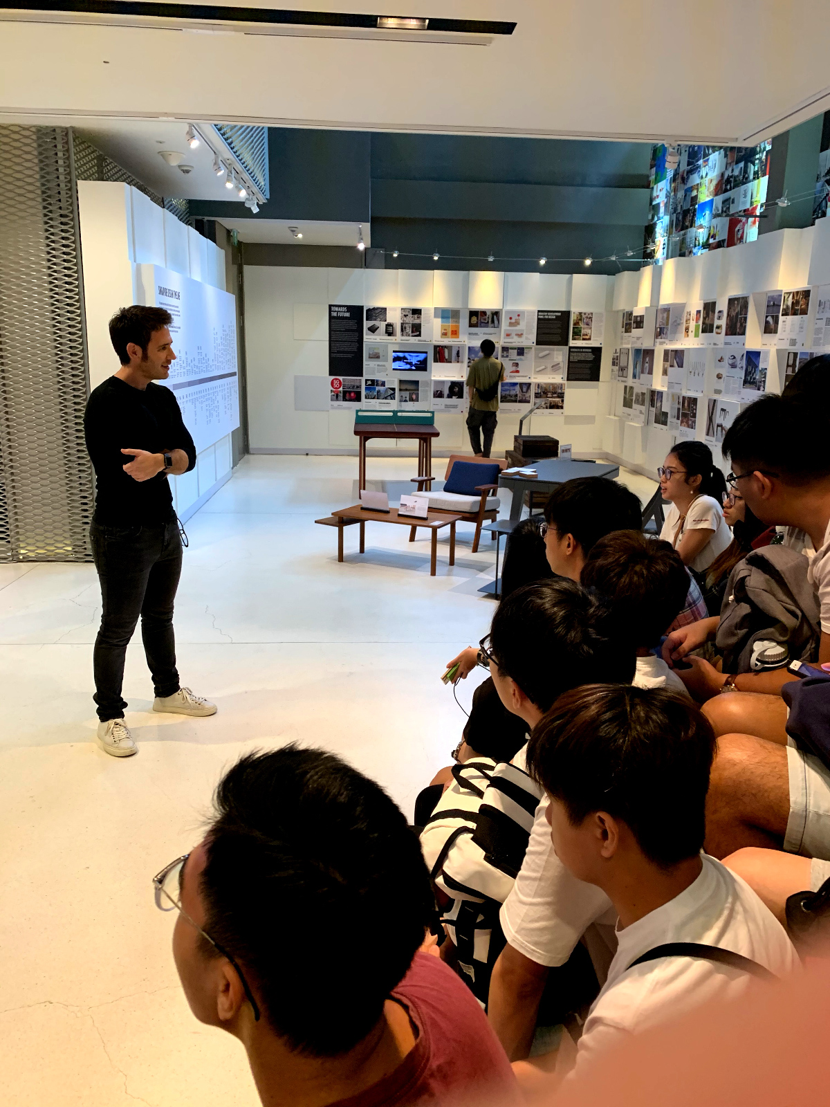 Study Tour to Singapore Surveying Students20