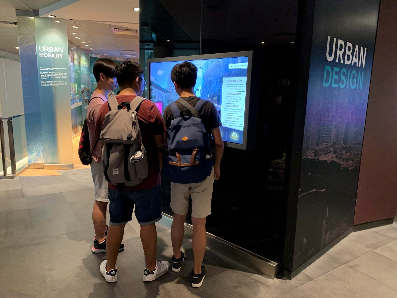 Study Tour to Singapore Surveying Students27