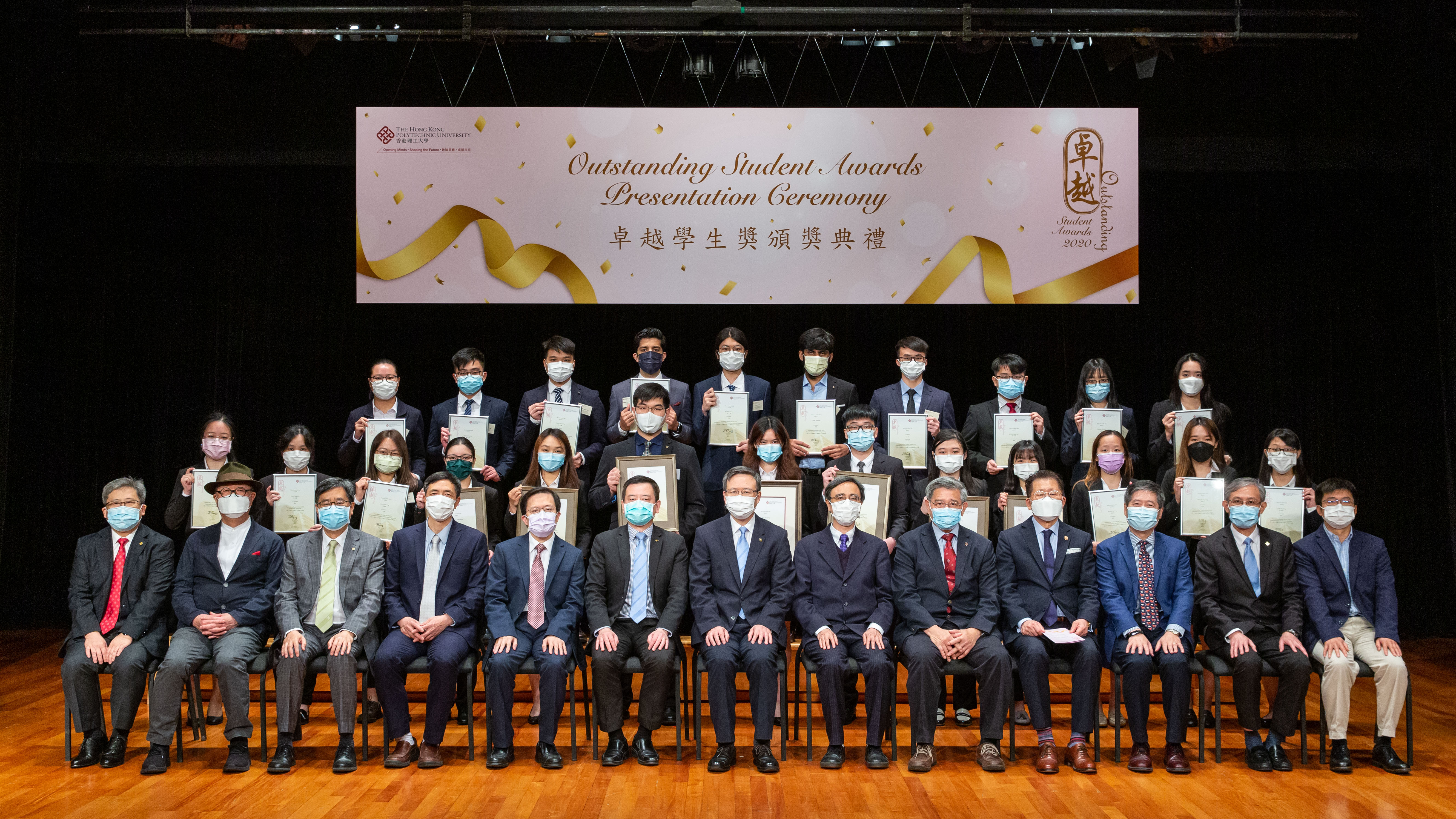 5_Photo with all guests and students