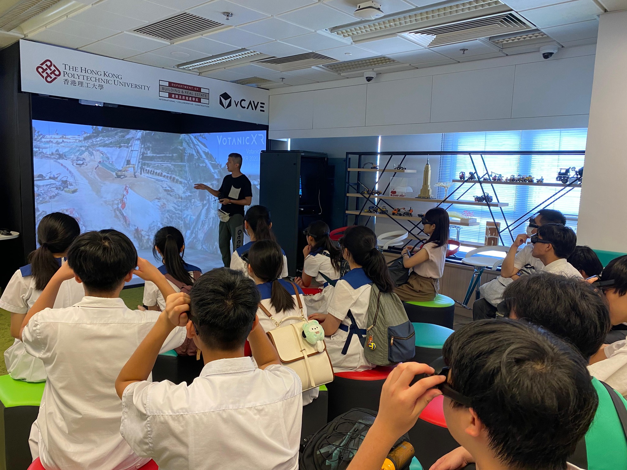 One day University Students at BRE of PolyU_2024_0703_05