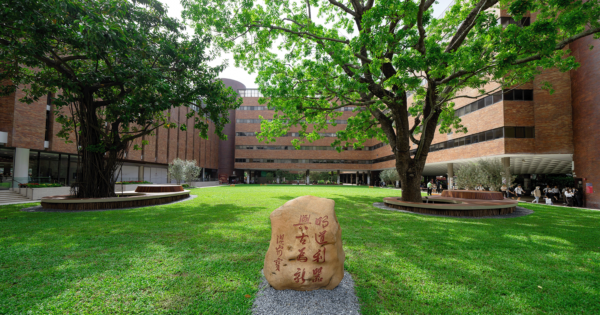 Unoversity Square_Front_r1