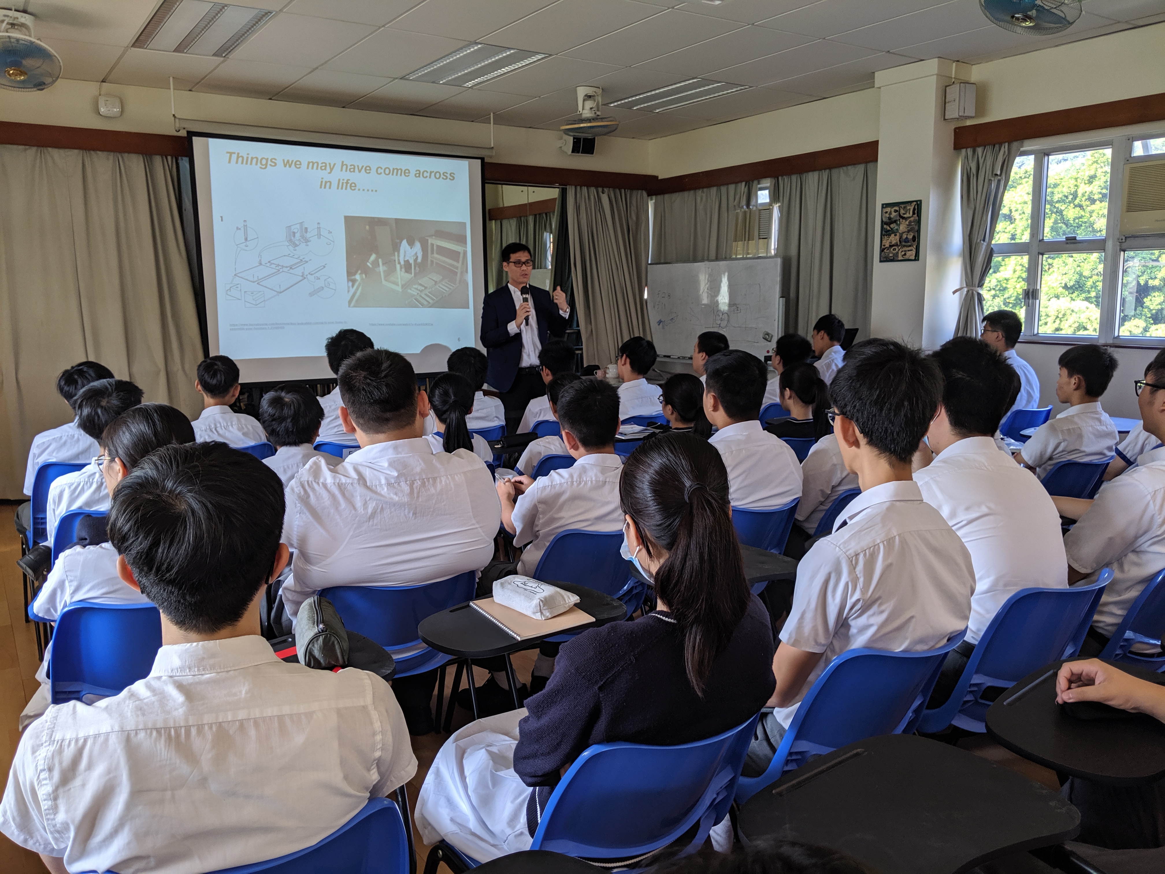 Dr SK Lai was giving the mini lecture on “Structural and Fire Engineering”