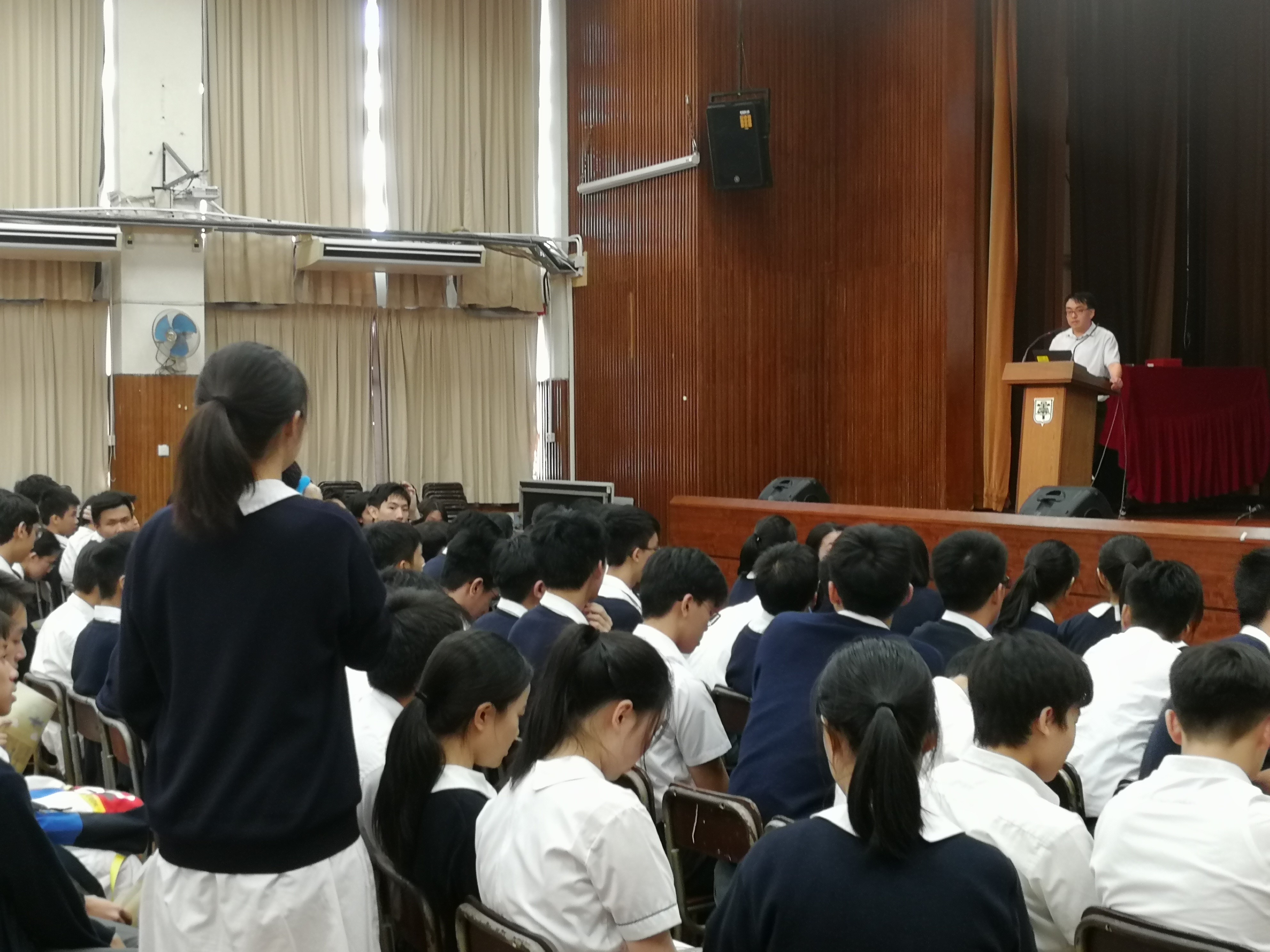 Dr Tony Sze was giving the mini lecture on “Structural Engineering”