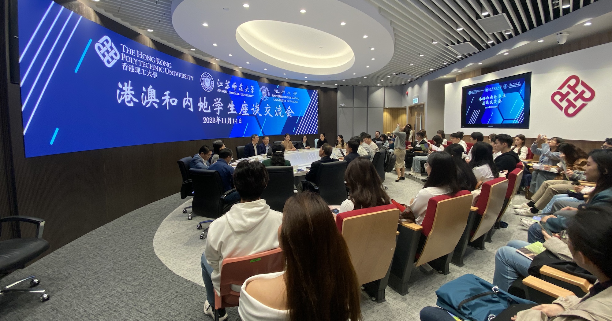 RecitalShow_Roundtable