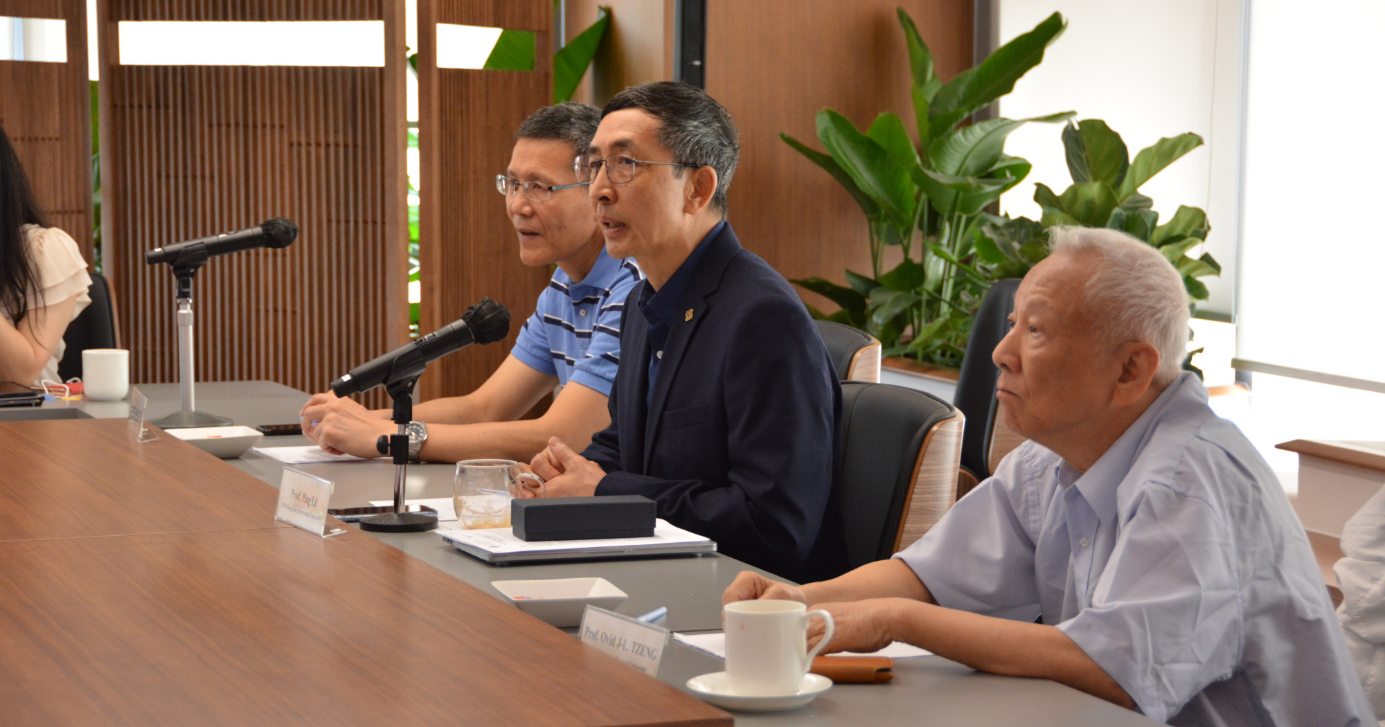 Roundtable22000x1050JPG