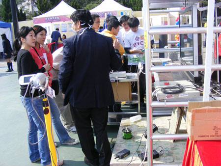 Dr Tsang introducing our booth demo