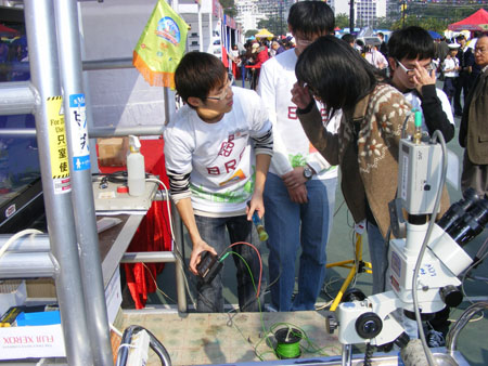 student helper introduced our demo with professional attitude