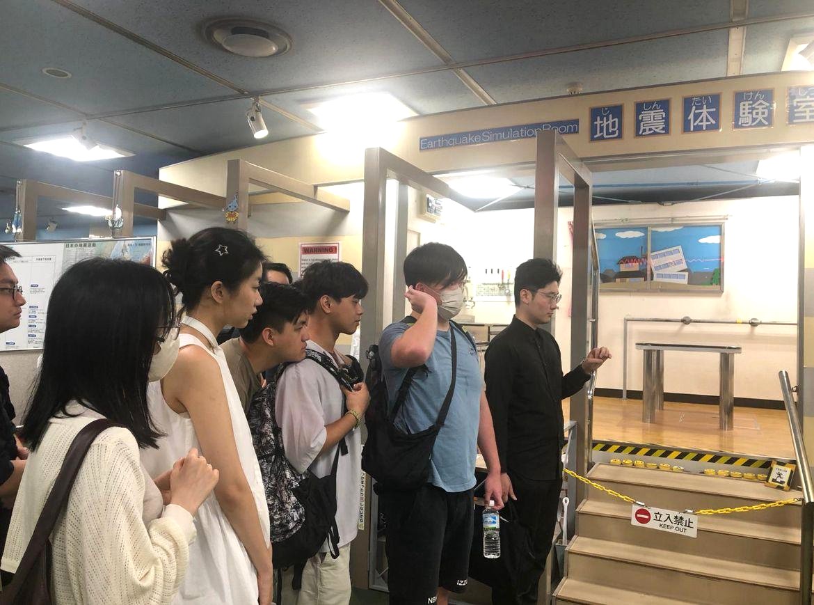 Queued up to experience earthquake Nagoya Earthquake experience centre