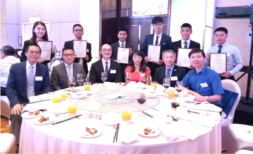 Group photo with other winning students from other institutions and their dissertation supervisors sitting for the guest table