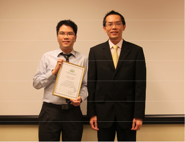 Merit Award Winner (Postgraduate  Division) Mr CHAN Hing Lun, Joseph  (left) and his Dissertation Supervisor,  Dr Daniel CHAN (right)