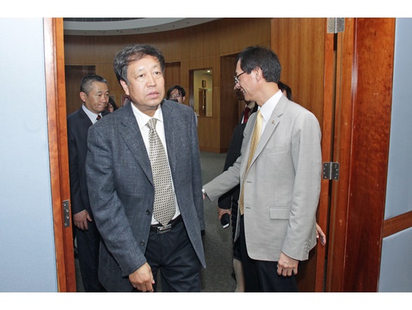 2015_11_visit_by_dr_jian-lin_cao_vice_minister_of_ministry_of_science_and_technology_most_of_chin