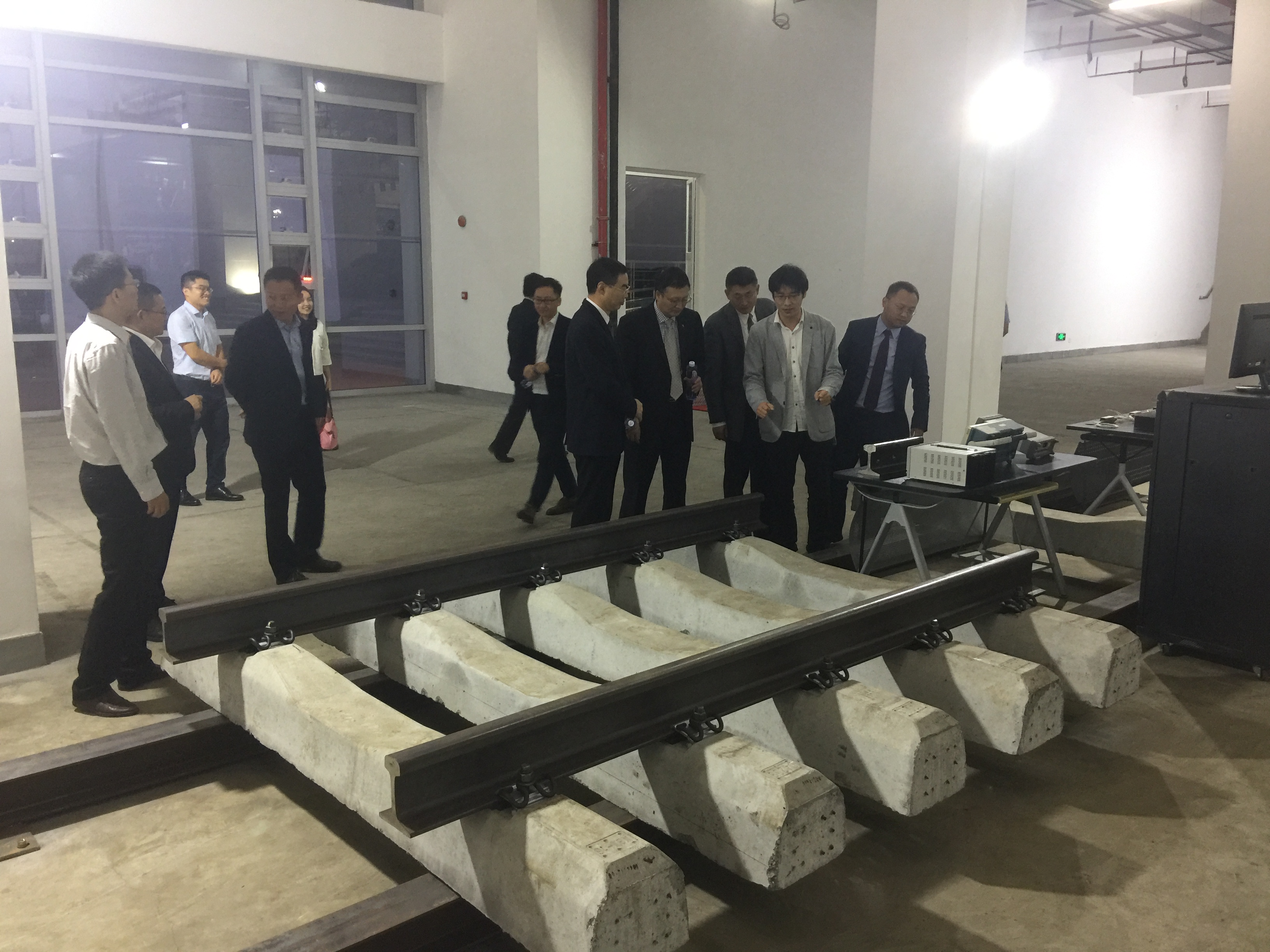 2017_10_polyu-csrd_joint_innovation_center_for_rail_transit_safety_monitoring_technology_sign (14)