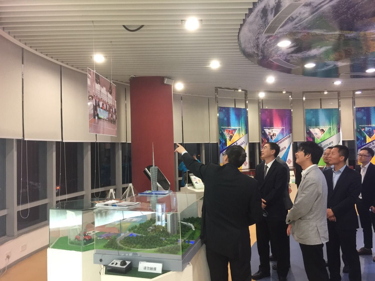 2017_10_polyu-csrd_joint_innovation_center_for_rail_transit_safety_monitoring_technology_sign (18)