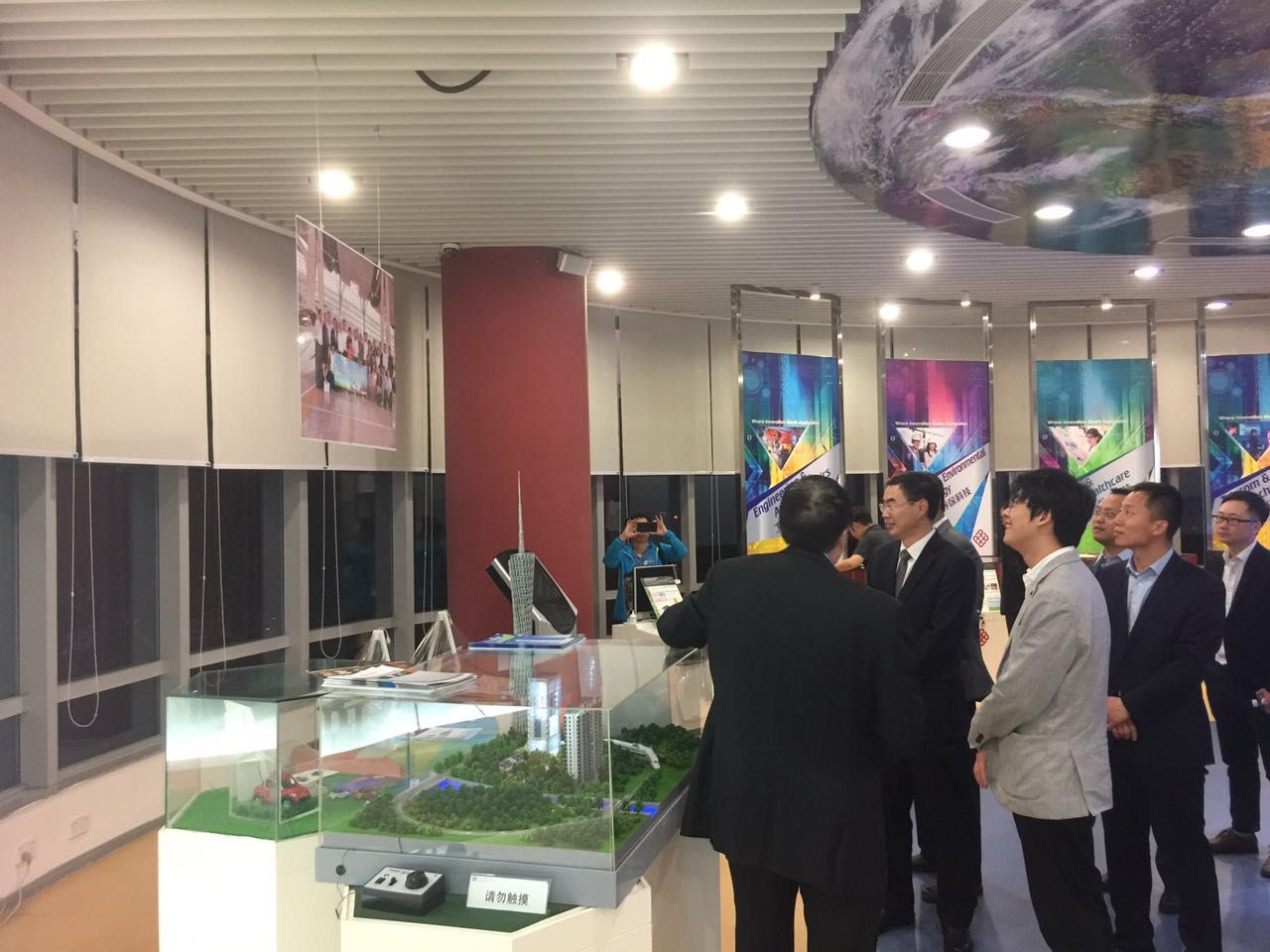 2017_10_polyu-csrd_joint_innovation_center_for_rail_transit_safety_monitoring_technology_sign (20)