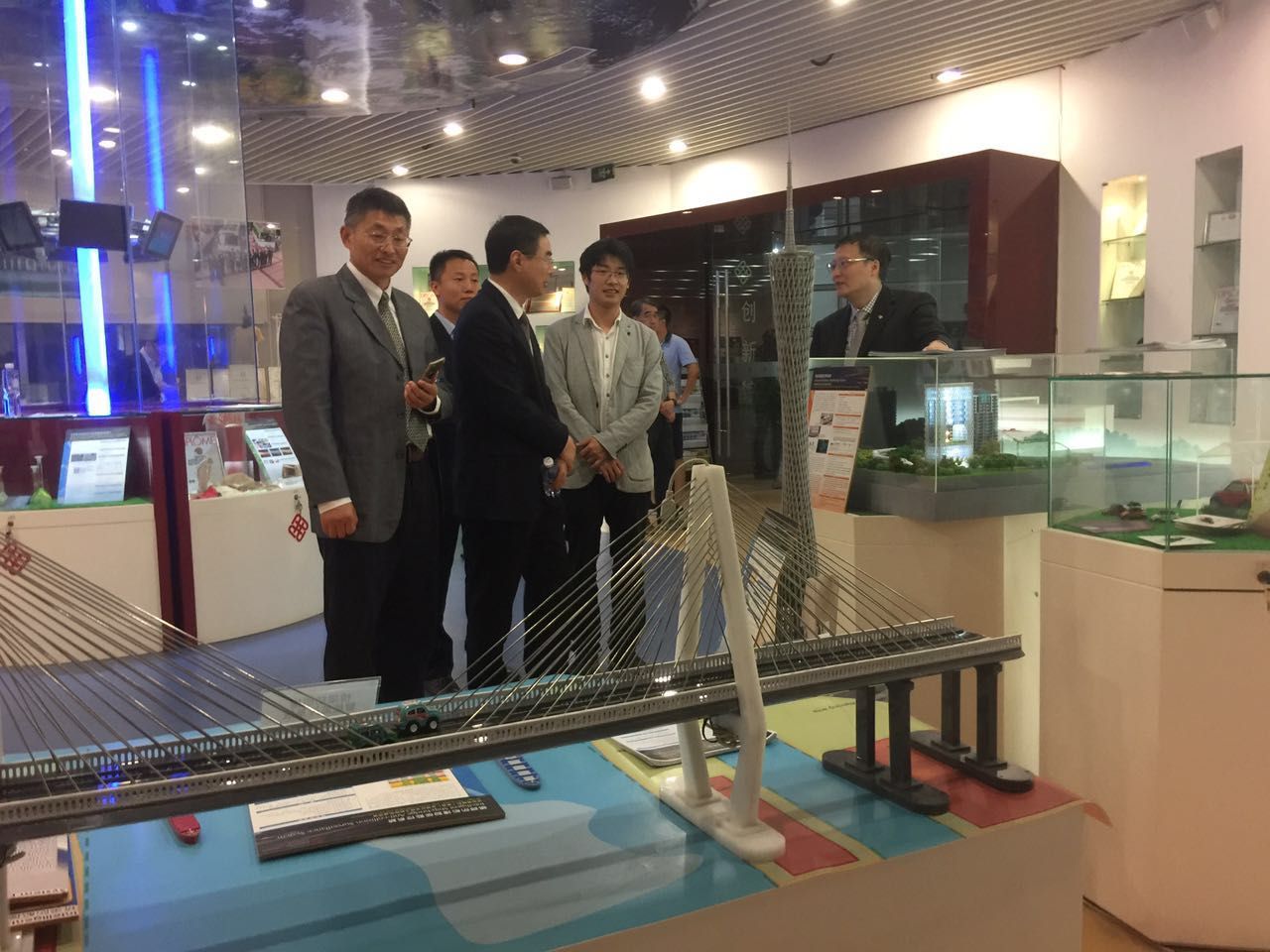 2017_10_polyu-csrd_joint_innovation_center_for_rail_transit_safety_monitoring_technology_sign (21)
