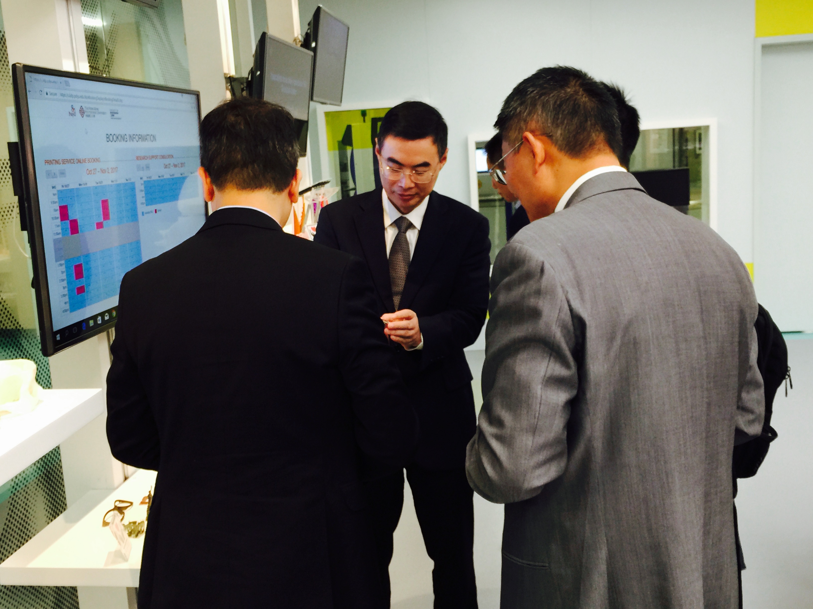 2017_10_polyu-csrd_joint_innovation_center_for_rail_transit_safety_monitoring_technology_sign (22)