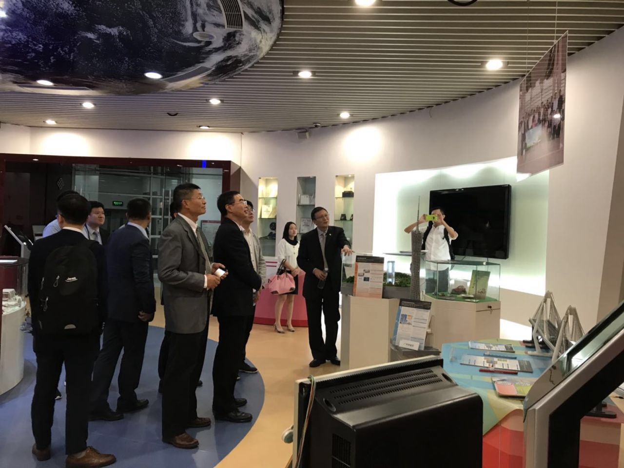 2017_10_polyu-csrd_joint_innovation_center_for_rail_transit_safety_monitoring_technology_sign (24)