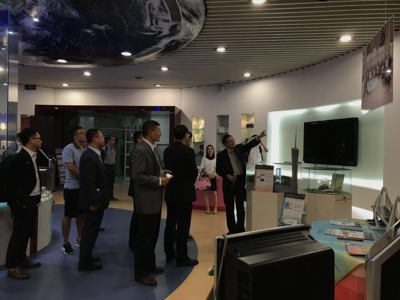 2017_10_polyu-csrd_joint_innovation_center_for_rail_transit_safety_monitoring_technology_sign (25)