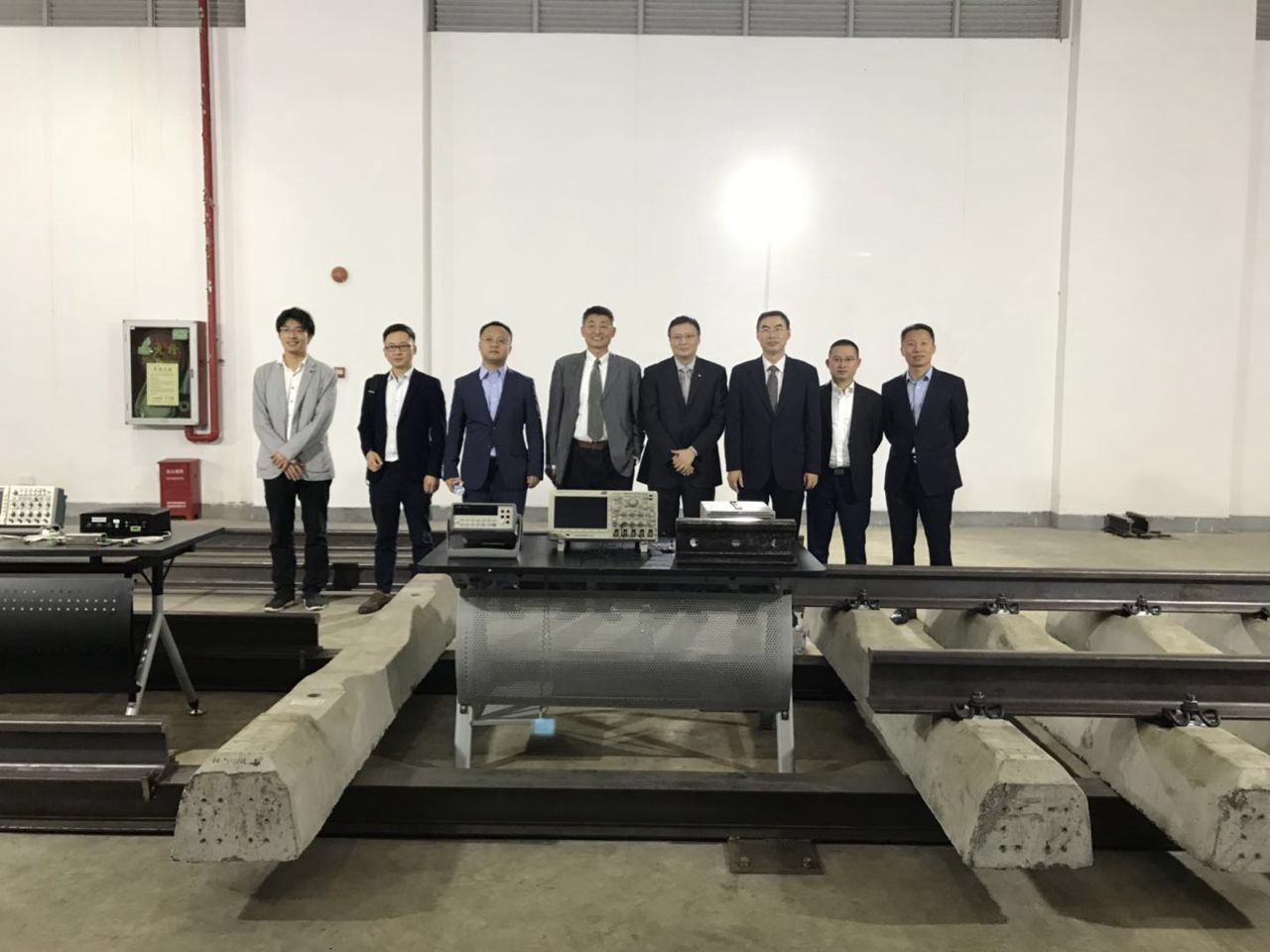 2017_10_polyu-csrd_joint_innovation_center_for_rail_transit_safety_monitoring_technology_sign (29)