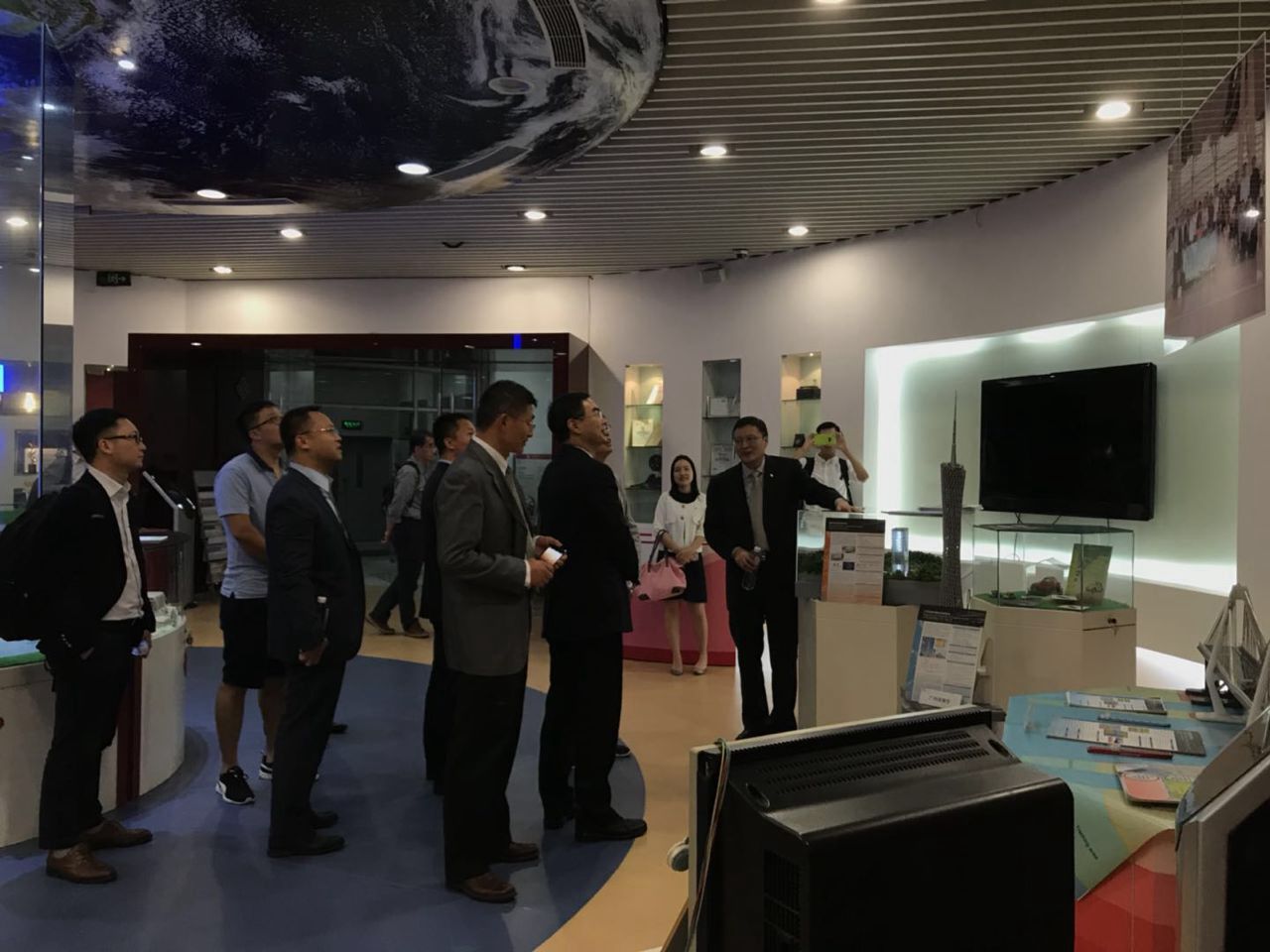 2017_10_polyu-csrd_joint_innovation_center_for_rail_transit_safety_monitoring_technology_sign (31)