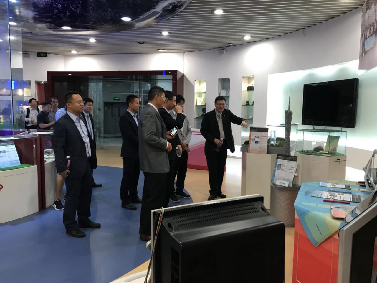 2017_10_polyu-csrd_joint_innovation_center_for_rail_transit_safety_monitoring_technology_sign (33)