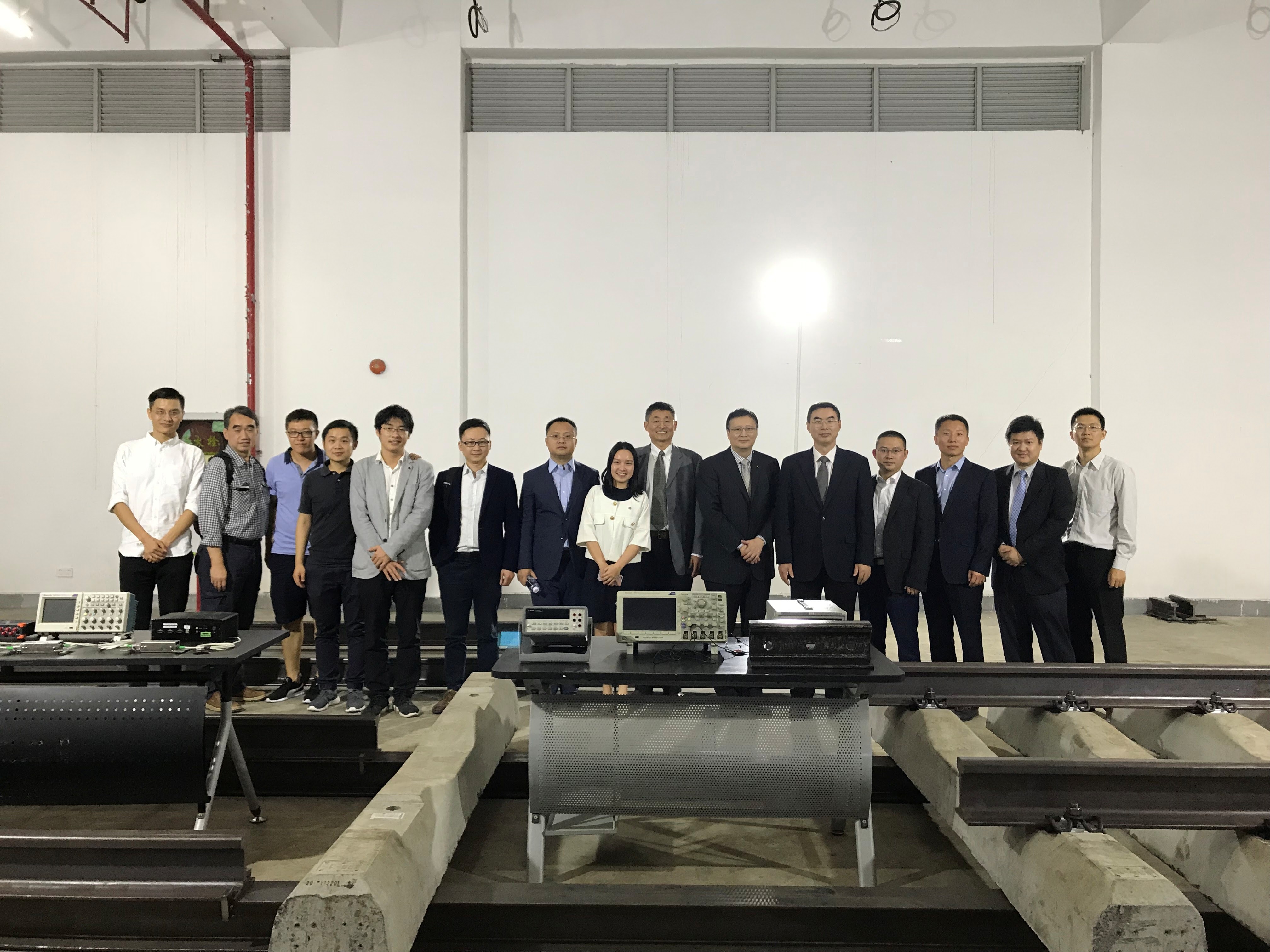 2017_10_polyu-csrd_joint_innovation_center_for_rail_transit_safety_monitoring_technology_signi (2)
