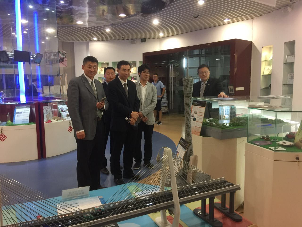2017_10_polyu-csrd_joint_innovation_center_for_rail_transit_safety_monitoring_technology_signi (3)