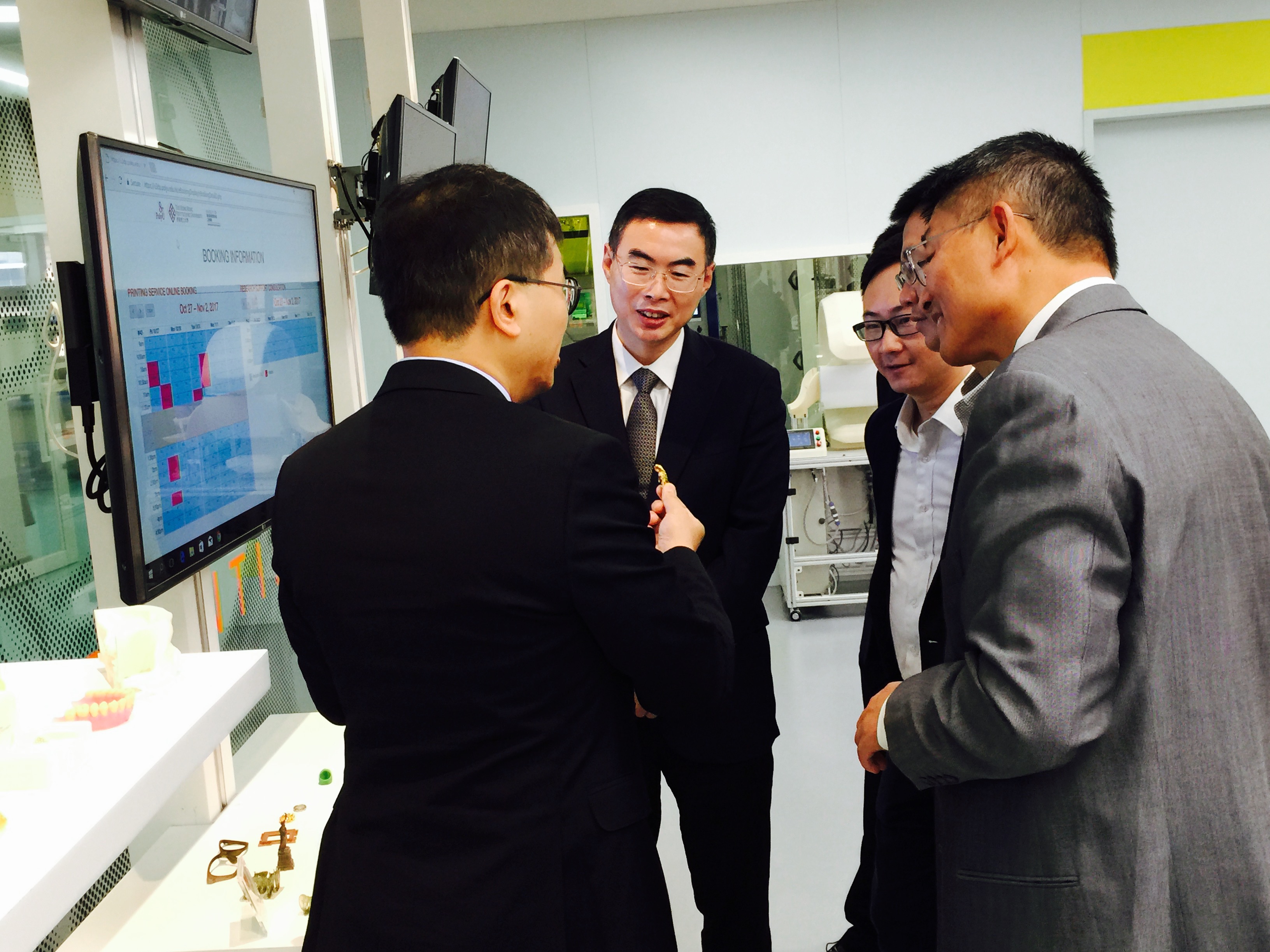 2017_10_polyu-csrd_joint_innovation_center_for_rail_transit_safety_monitoring_technology_signi (4)