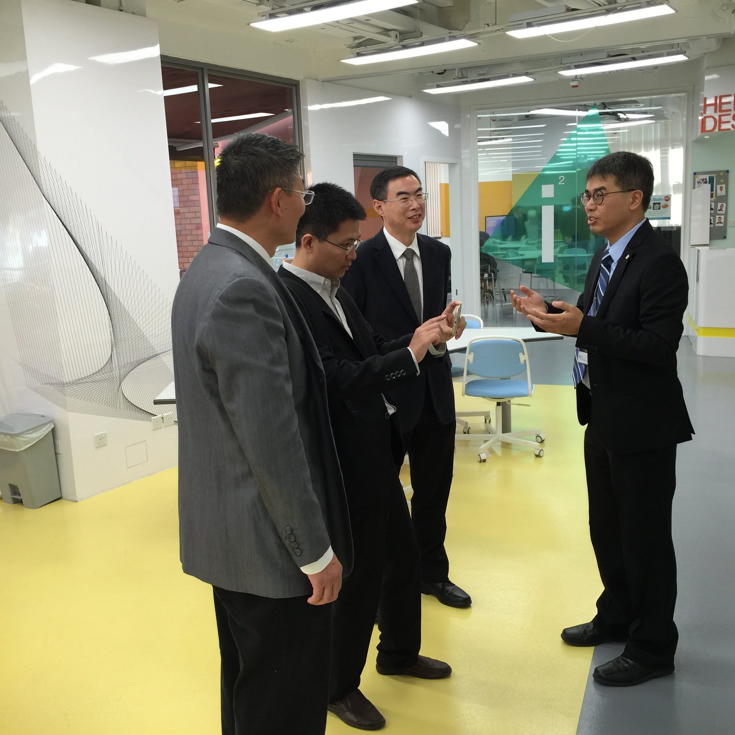 2017_10_polyu-csrd_joint_innovation_center_for_rail_transit_safety_monitoring_technology_signi (7)