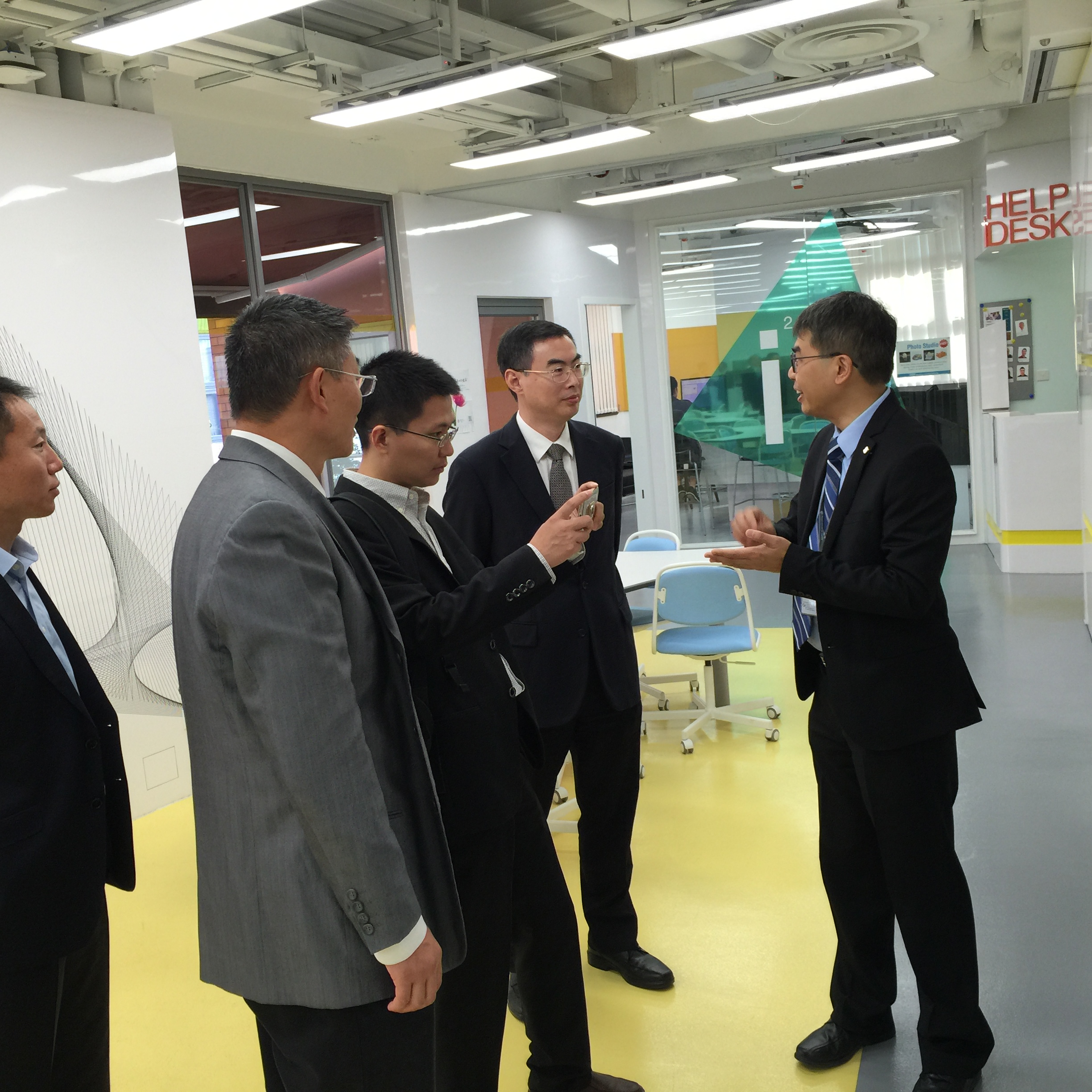 2017_10_polyu-csrd_joint_innovation_center_for_rail_transit_safety_monitoring_technology_signi (8)