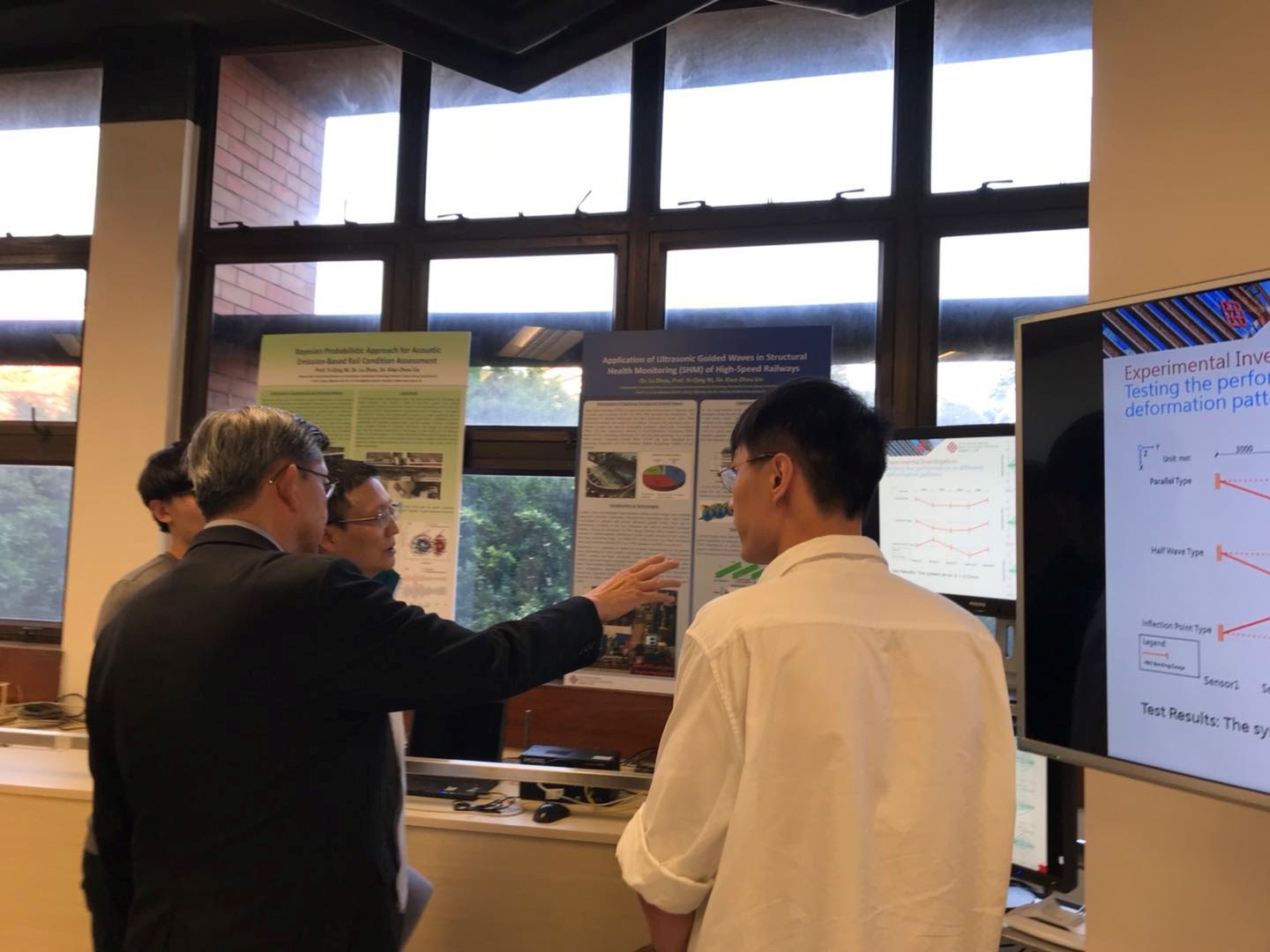 2018_03_visit_by_mr_bor-kiat_ng_chief_technology_officer_and_mr_choon-siong_kho_of_smrt_corporati