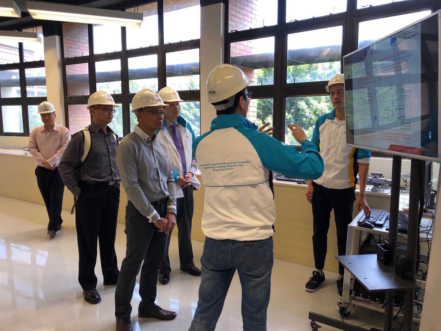 2018_05_visit_by_mr_yuen-ming_liong_head_of_future_systems_and_mr_choon-siong_kho_of_smrt_corpora