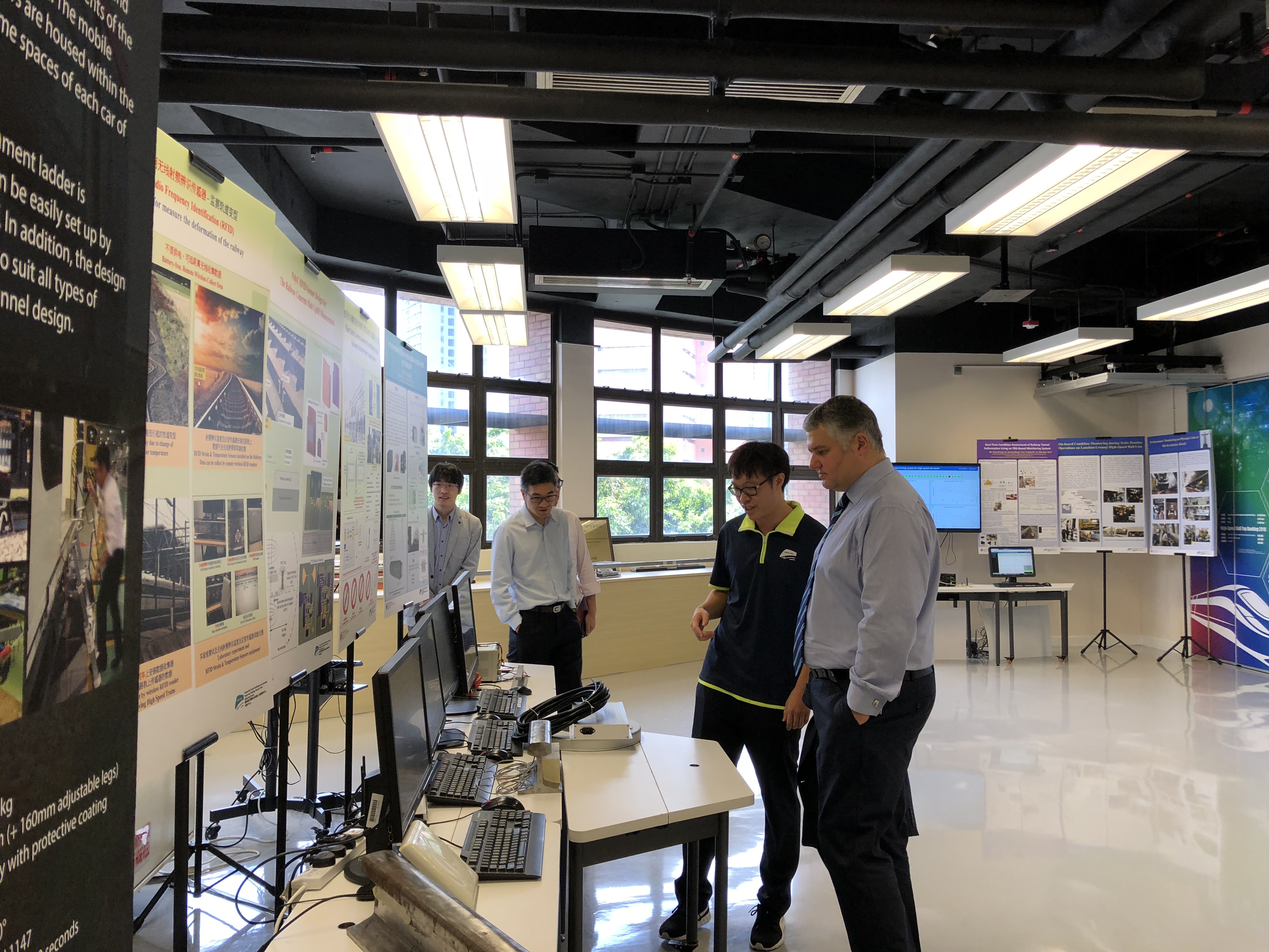 2018_10_visit_by_prof_clive_roberts_from_university_of_birmingham_19_20181016_1929403489