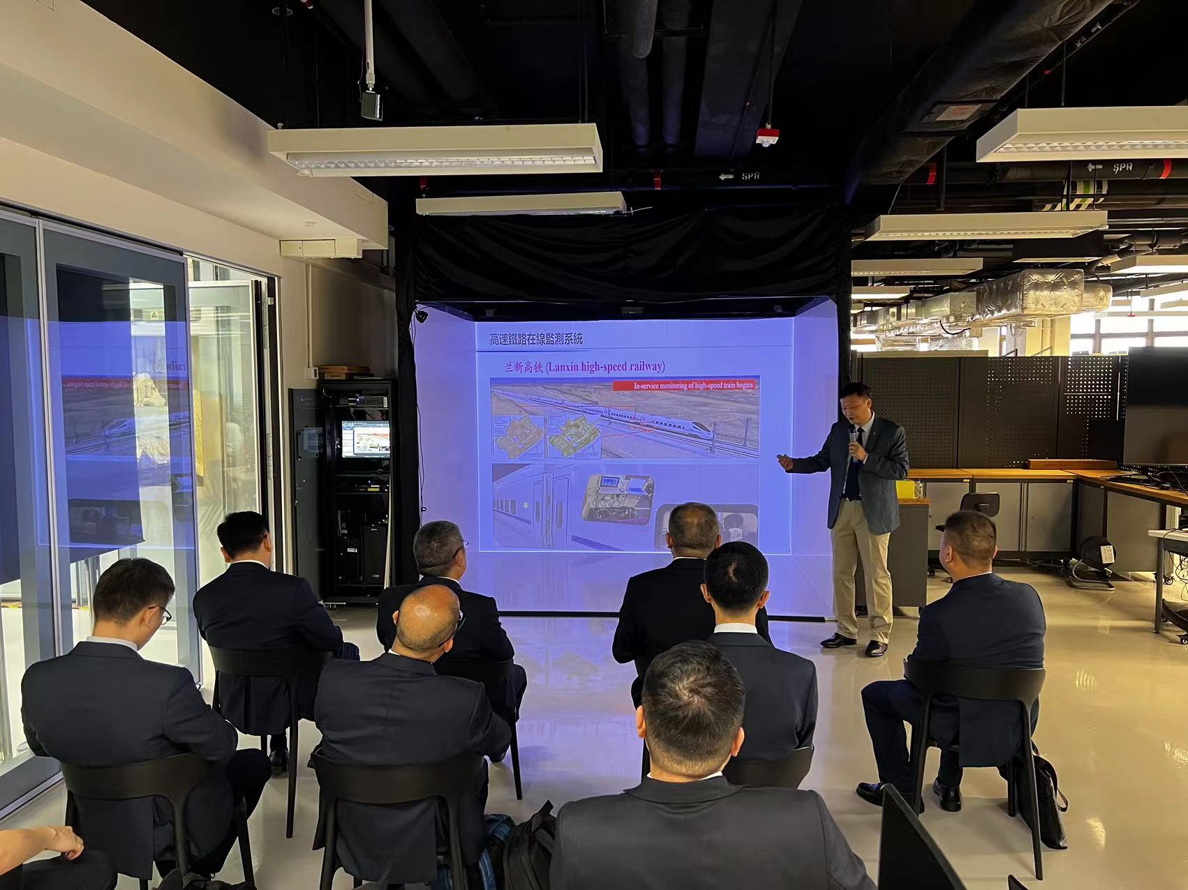 5549fcfd80d7f5d496d2499aaa98fb7