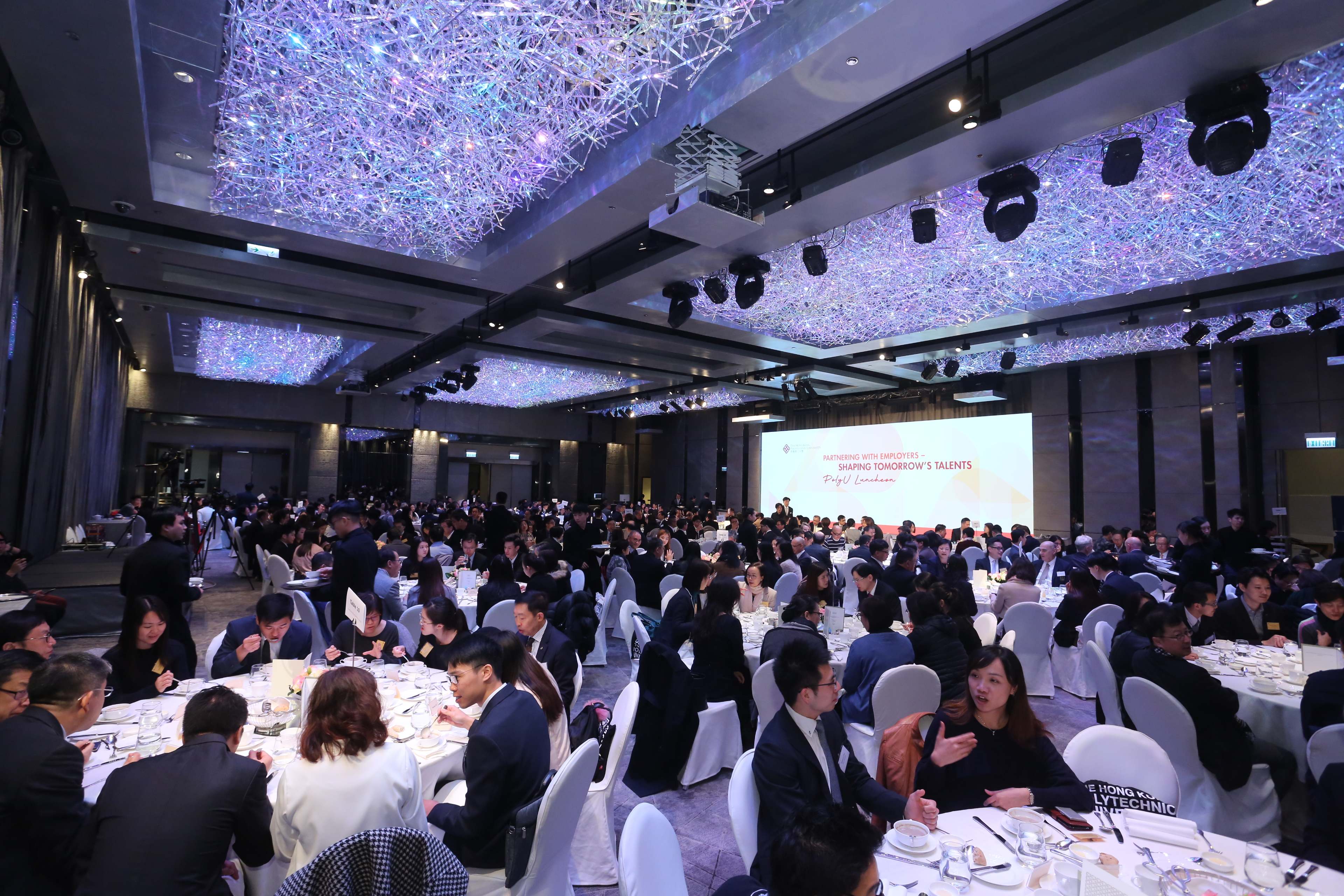 Over 400 representatives from about 220 local and multi-national firms from various sectors join the PolyU luncheon.