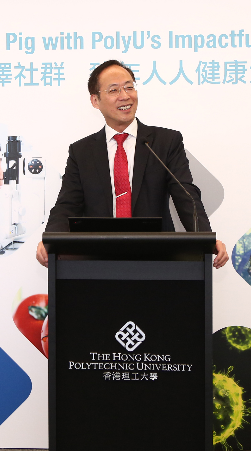 理大副校长 ( 科研发展 ) 卫炳江教授介绍理大的科研项目