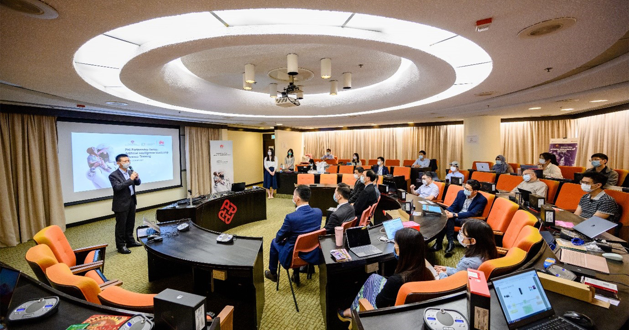 PolyU and Huawei jointly organised an Artificial Intelligence (AI) Bootcamp in late April to share the latest developments of leading technologies such as digitalisation, machine learning and deep learning.