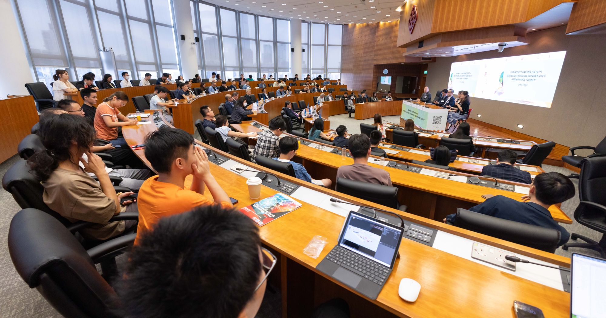 The forum on “Charting the Path: ESG Policies and SMEs in Hong Kong's Green Finance Journey” attracted over a hundred of participants from staff, students, alumni, leaders from I&T, finance, academia to exchanged views on how to empowers HK’s SMEs on aligning ESG Disclosure with international standards.
