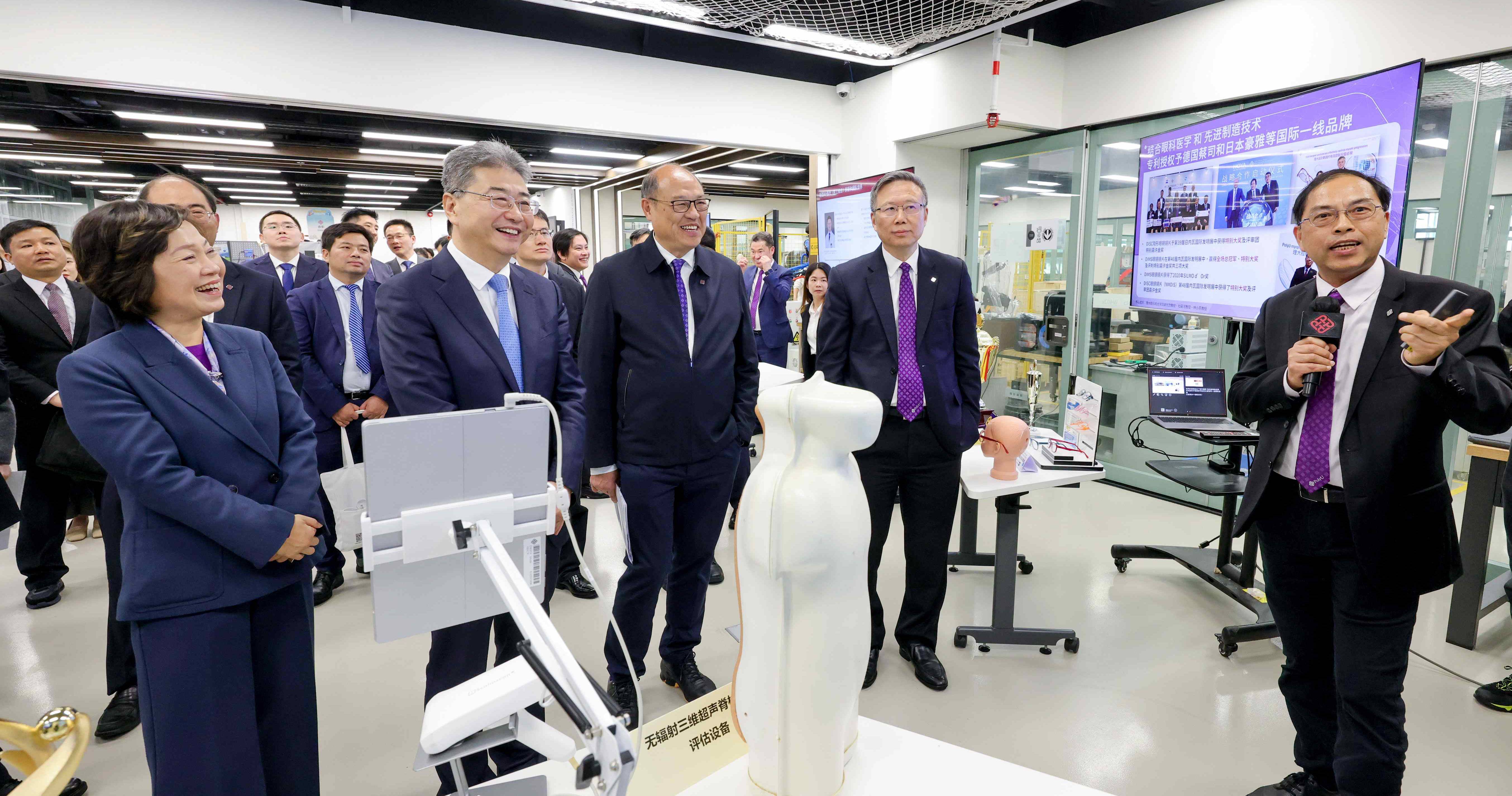 Prof. Yongping ZHENG,  Professor in Biomedical Engineering at PolyU, introduced the  liver fibrosis and fatty liver screening system, and 3D ultrasound scoliosis assessment system developed by his team.
