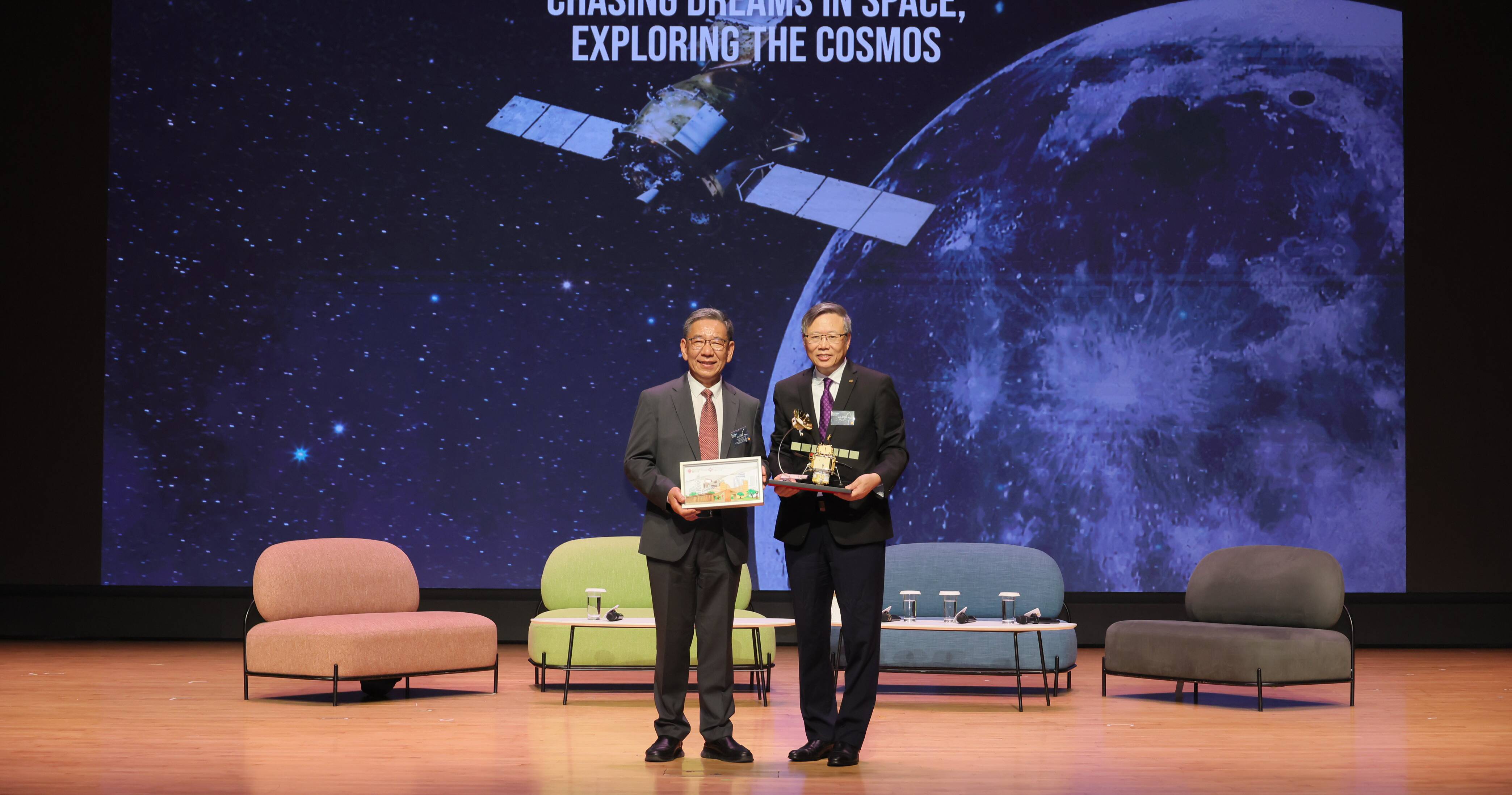 Prof. Jin-Guang Teng (right), PolyU President (right), presented a souvenir to Academician Wu Weiren—Chief Designer of the Chinese Lunar Exploration Programme, Academician of the Chinese Academy of Engineering, Director and Chief Scientist of the Deep Space Exploration Laboratory, and Chairman of the International Deep Space Exploration Association (left)—in appreciation of his inspiring talk.