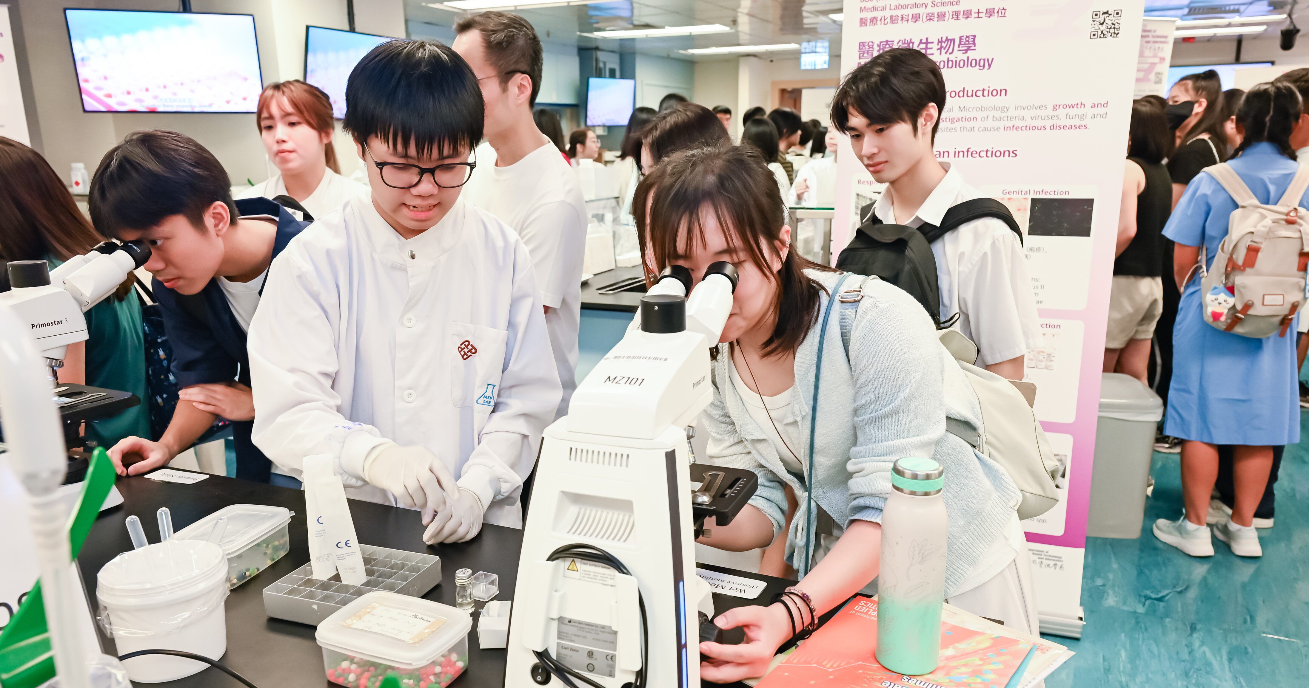 Faculties, schools and departments organised guided tours to their laboratories and other facilities.