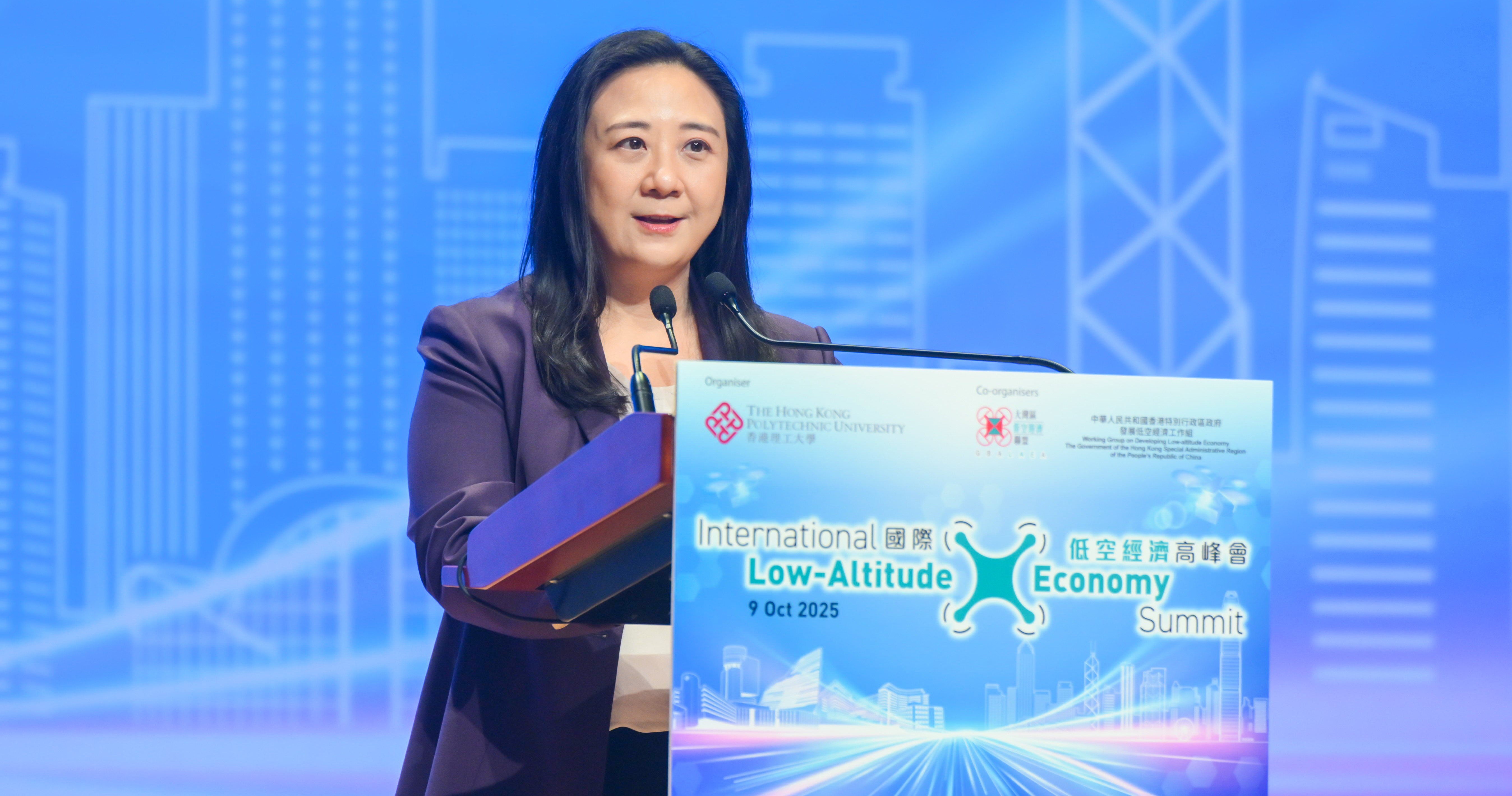 葛佩帆议员表示，低空经济会为交通、物流、公共服务及产业带来革新，创造大量就业机会，为年青一代带来新希望。