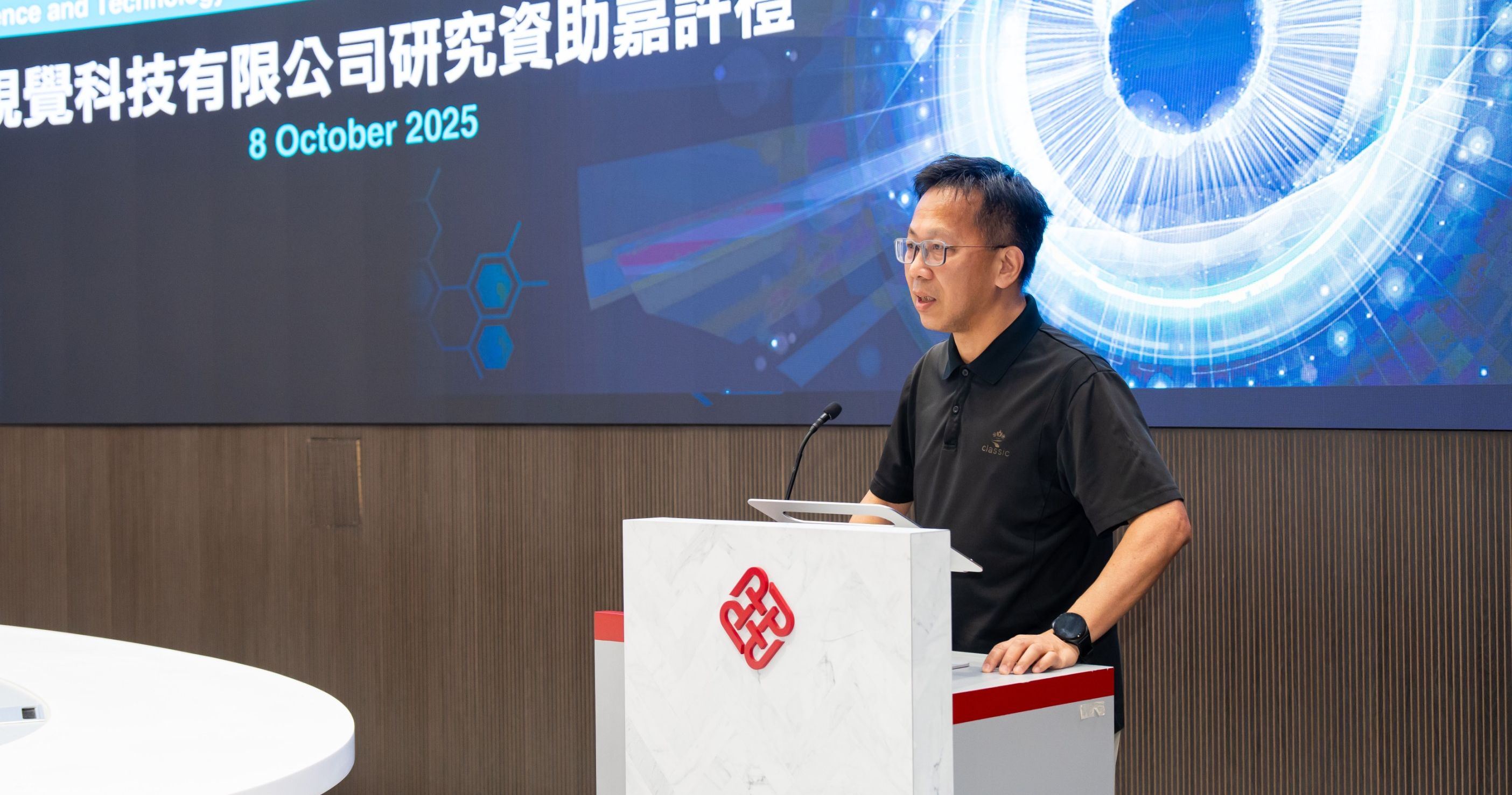 Mr Jackson Leung of VST is proud to support his alma mater in conducting further vision research to advance the development of eye care, and envisions that the two parties can together make a lasting impact on the lives of children and adults in Hong Kong and beyond.