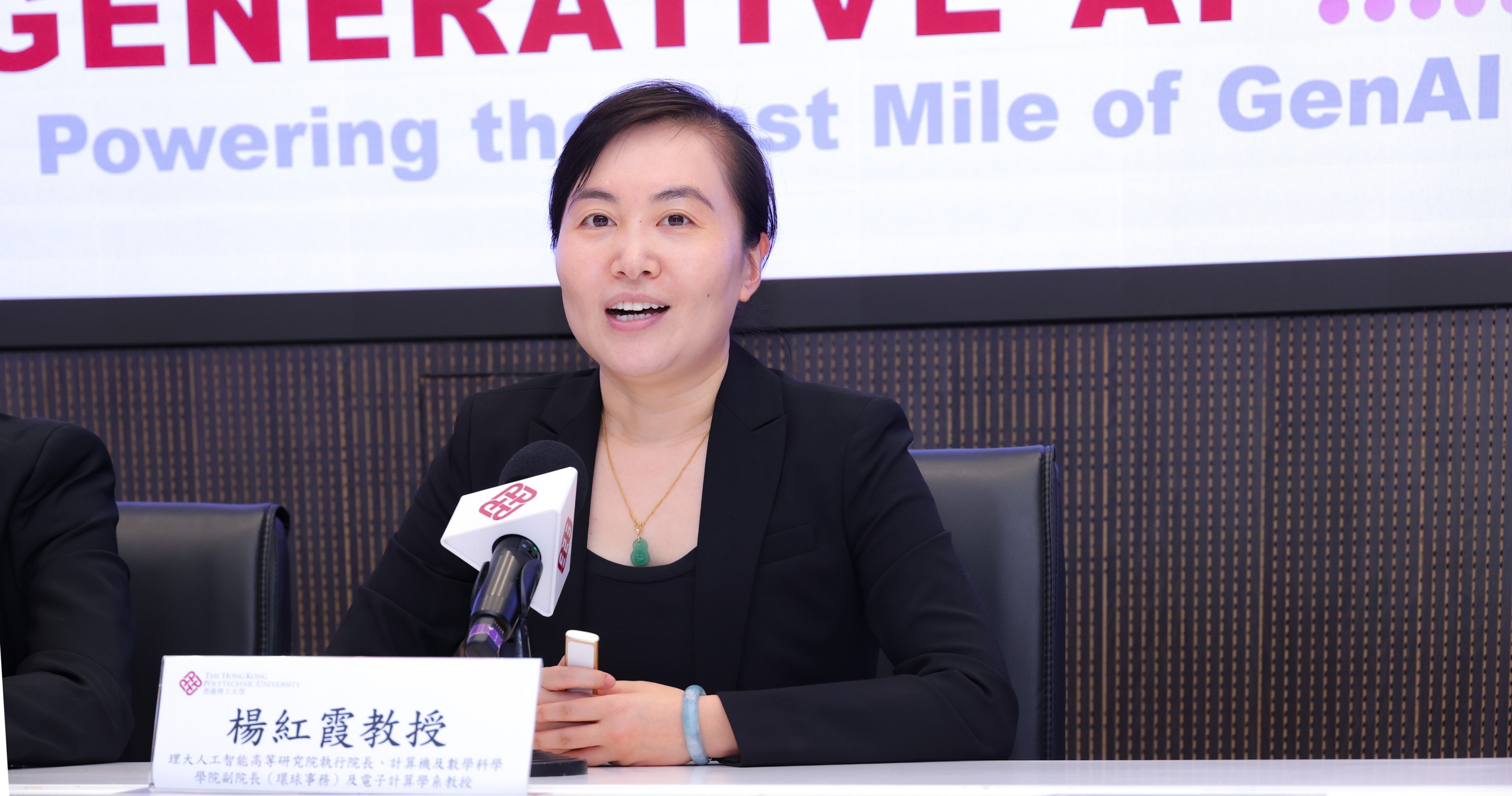 杨红霞教授表示，团队创新提出的「协作式生成人工智能」模式可助全球学术人员投入 GenAI 研究，汇聚更多力量创新。