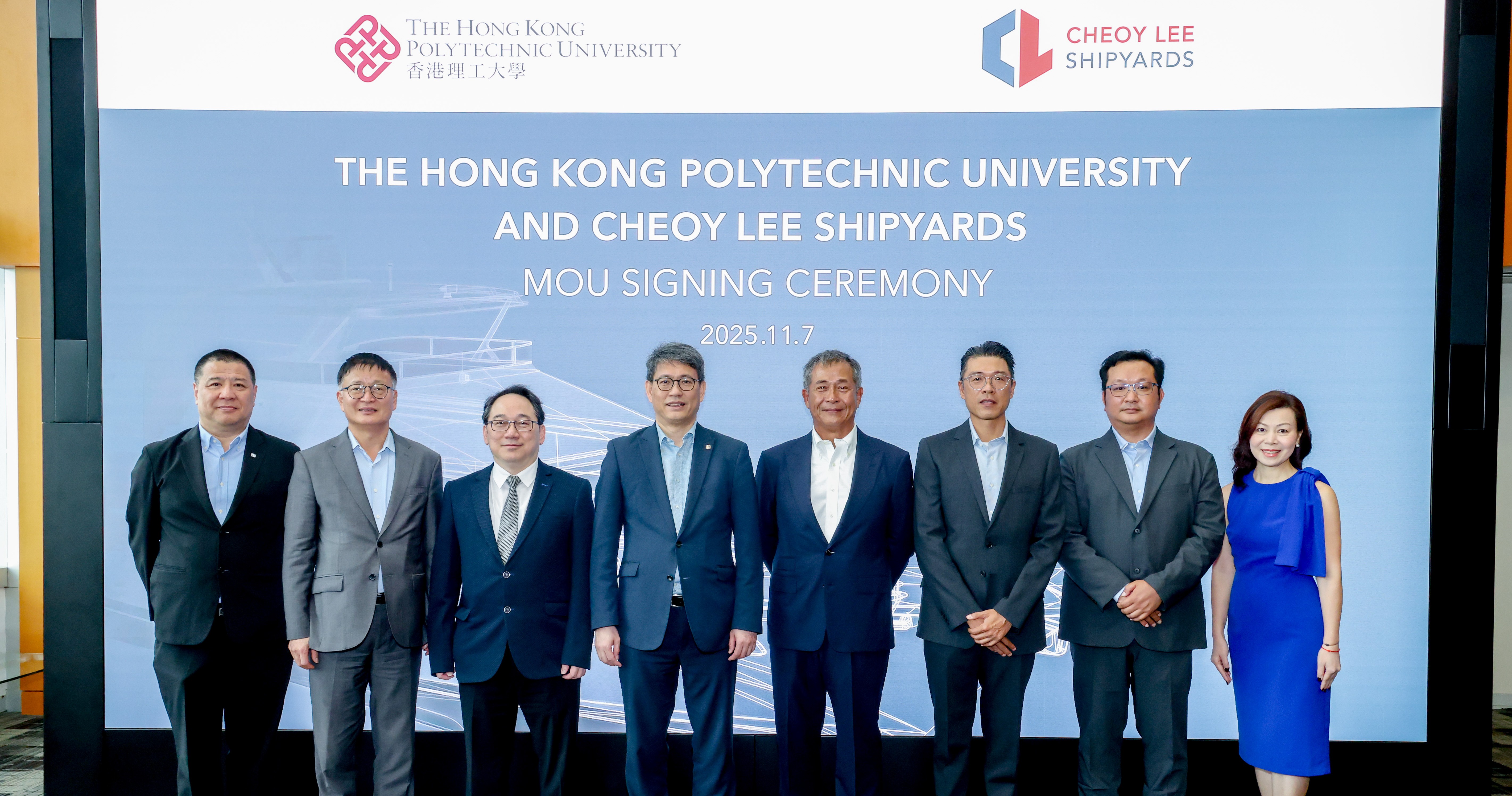 一众嘉宾于签约仪式上合影。